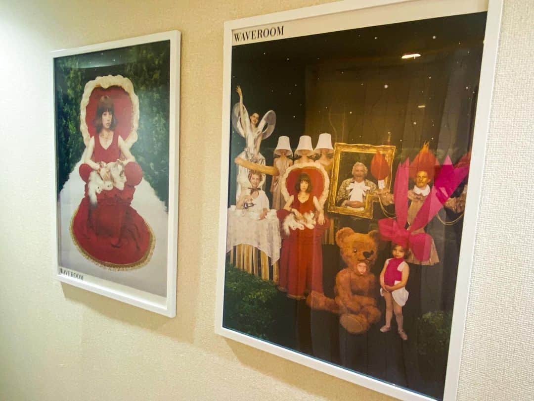 江崎びす子さんのインスタグラム写真 - (江崎びす子Instagram)「2006年にラフォーレ原宿で開催された YUKIのアートワーク展「WAVEROOM」で販売された「ふがいないや」のポスター🌳  家の廊下に飾ってみた🎀可愛すぎる！！  ポスターフレームはニトリで¥2000くらいだった。めちゃ安くて助かる〜  このMVマジで世界観好きだから 見てるだけで癒される✨  #YUKI #waveroom #2006年」5月24日 18時54分 - bisukoezaki
