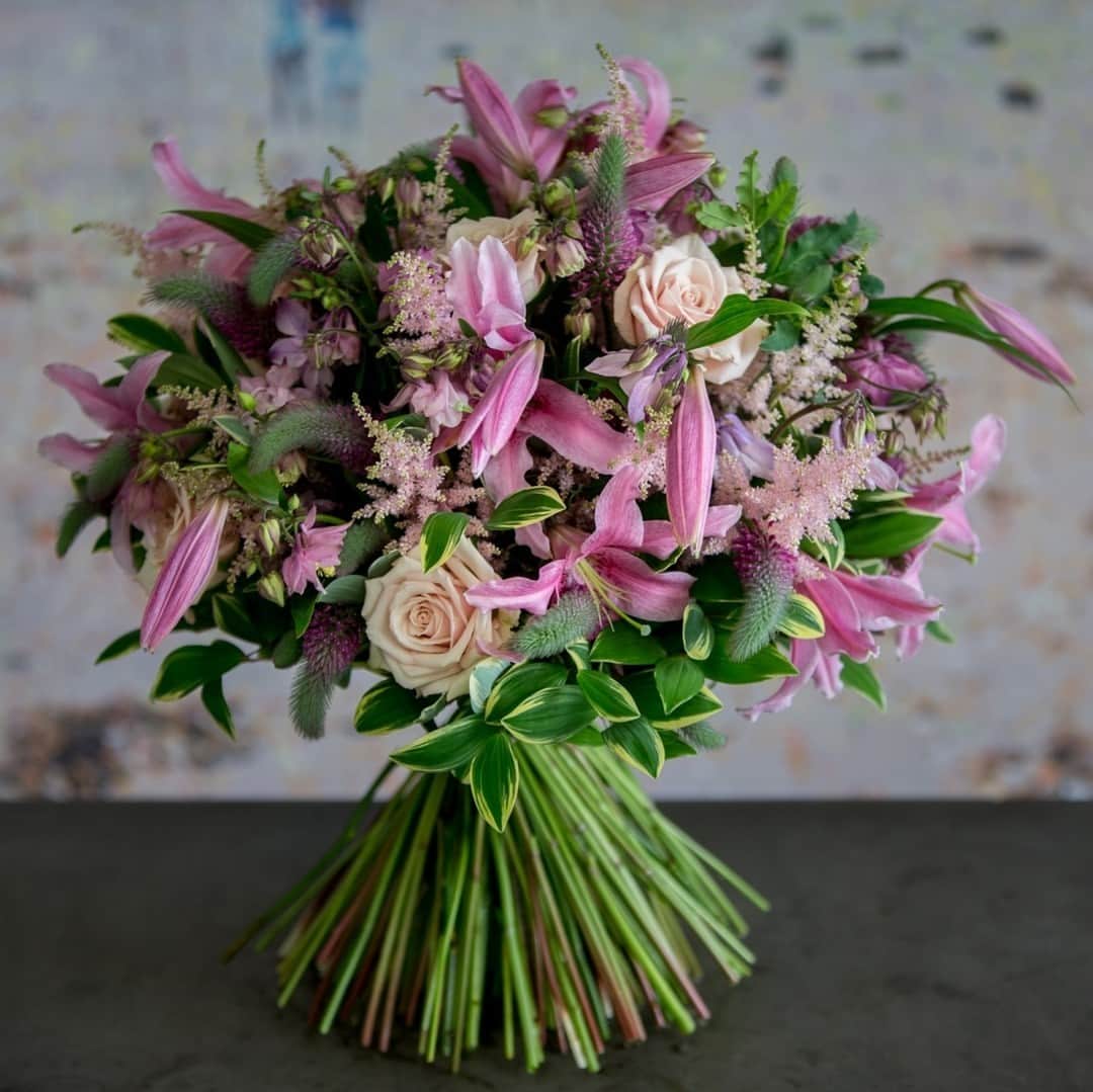 ニコライ・バーグマン・フラワーズ＆デザインさんのインスタグラム写真 - (ニコライ・バーグマン・フラワーズ＆デザインInstagram)「Blush pink bringing calm and beauty to this Wednesday! 💕⁠ .⁠ .⁠ .⁠ .⁠ #nicolaibergmann #flowerdesign #ニコライバーグマン #フラワーデザイン #니콜라이버그만 #꽃다발 #букетцветов #ramosdeflores #blumenstrauß」5月24日 18時55分 - nicolaibergmann