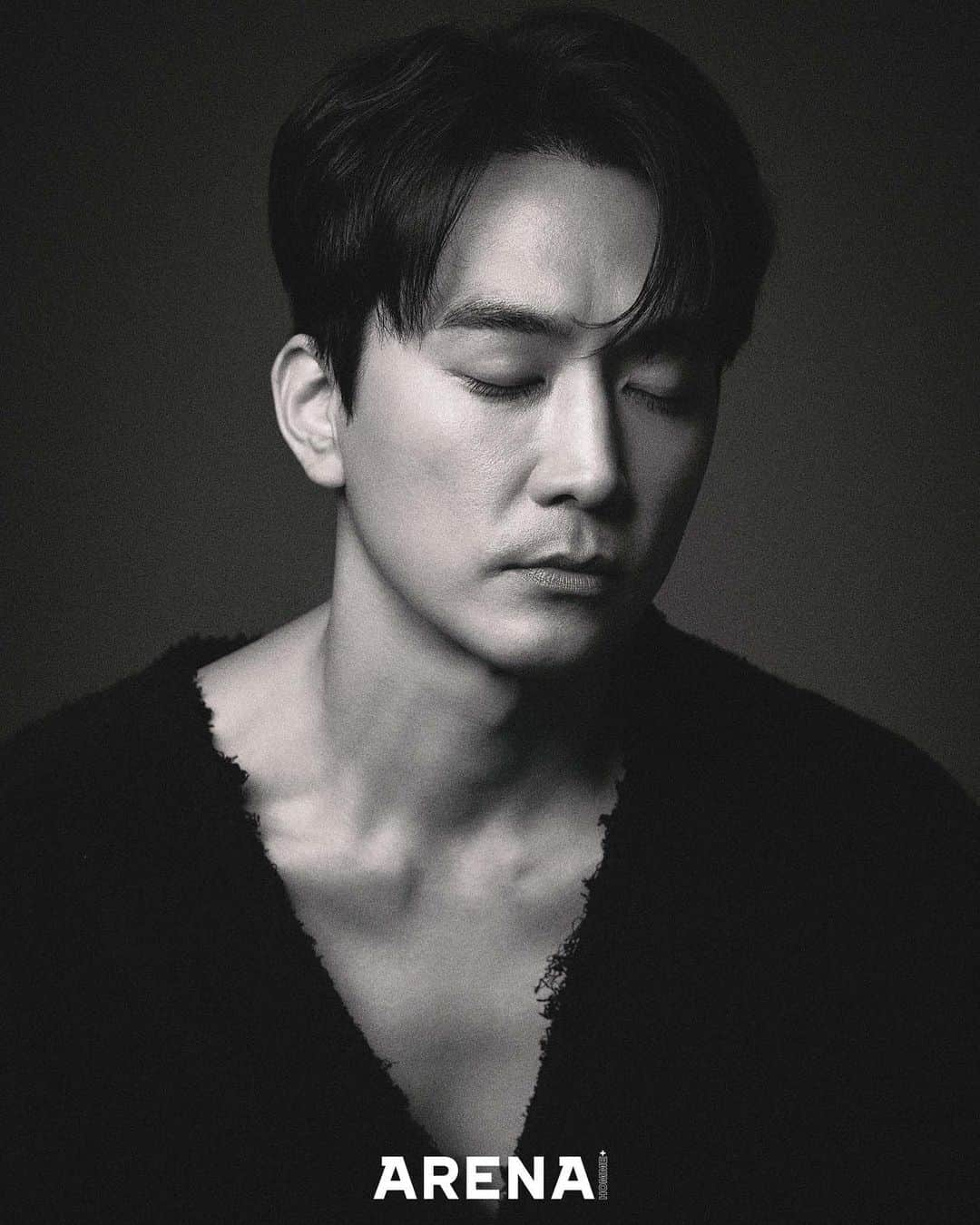 ソン・スンホンさんのインスタグラム写真 - (ソン・スンホンInstagram)「📸  @arenakorea   feature editor 박찬용  photography 천영상 @chunyoungsang  hair  김현진 @hyunjin098 강예리 @from.__.yel  stylist  황란 @naninani_  make-up 성소현 @sohoney_m.up 허희재 @heeeeeeejae」5月24日 18時59分 - songseungheon1005