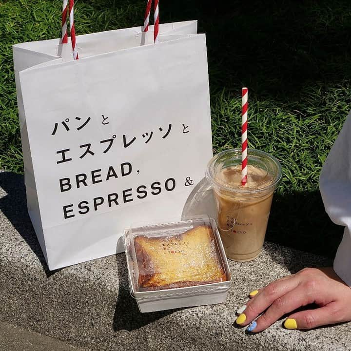 レッツエンジョイ東京さんのインスタグラム写真 - (レッツエンジョイ東京Instagram)「毎日通いたくなる⁉🍞🥐🥪✨  「パンとエスプレッソと」の新店舗「パンとエスプレッソと東京＆TOKYO」が、東京駅直結の丸ビル地下1階にオープン。  月曜日はベーグル、火曜日はクロワッサンというように、曜日ごとに違うパンを販売。日替わりで楽しめるスタイルとなっています。  東京駅からすぐの場所なので、通勤や旅行などで立ち寄るのはもちろん、テイクアウトして東京駅周辺の公園や広場で食べるのもオススメ😊♪  🔸パンとエスプレッソと東京＆TOKYO @bread.espresso.and.tokyo 📍東京都千代田区丸の内2-4-1 丸の内ビルディング B1F 🚉東京  #レッツエンジョイ東京 #おでかけ #おでかけスポット #パンとエスプレッソと東京 #パンとエスプレッソと #パンエス #パン好きと繋がりたい #東京駅グルメ #パン #パン屋 #パン屋巡り #パンスタグラム #東京パン屋 #東京パン屋巡り #パンのある暮らし #パン活 #パン好き #パン好きな人と繋がりたい #東京駅グルメ #東京駅ランチ #丸ビルランチ #丸ビル #クロワッサン #バケット #食パン #ベーグル #フルーツサンド」5月24日 19時01分 - lets_enjoytokyo