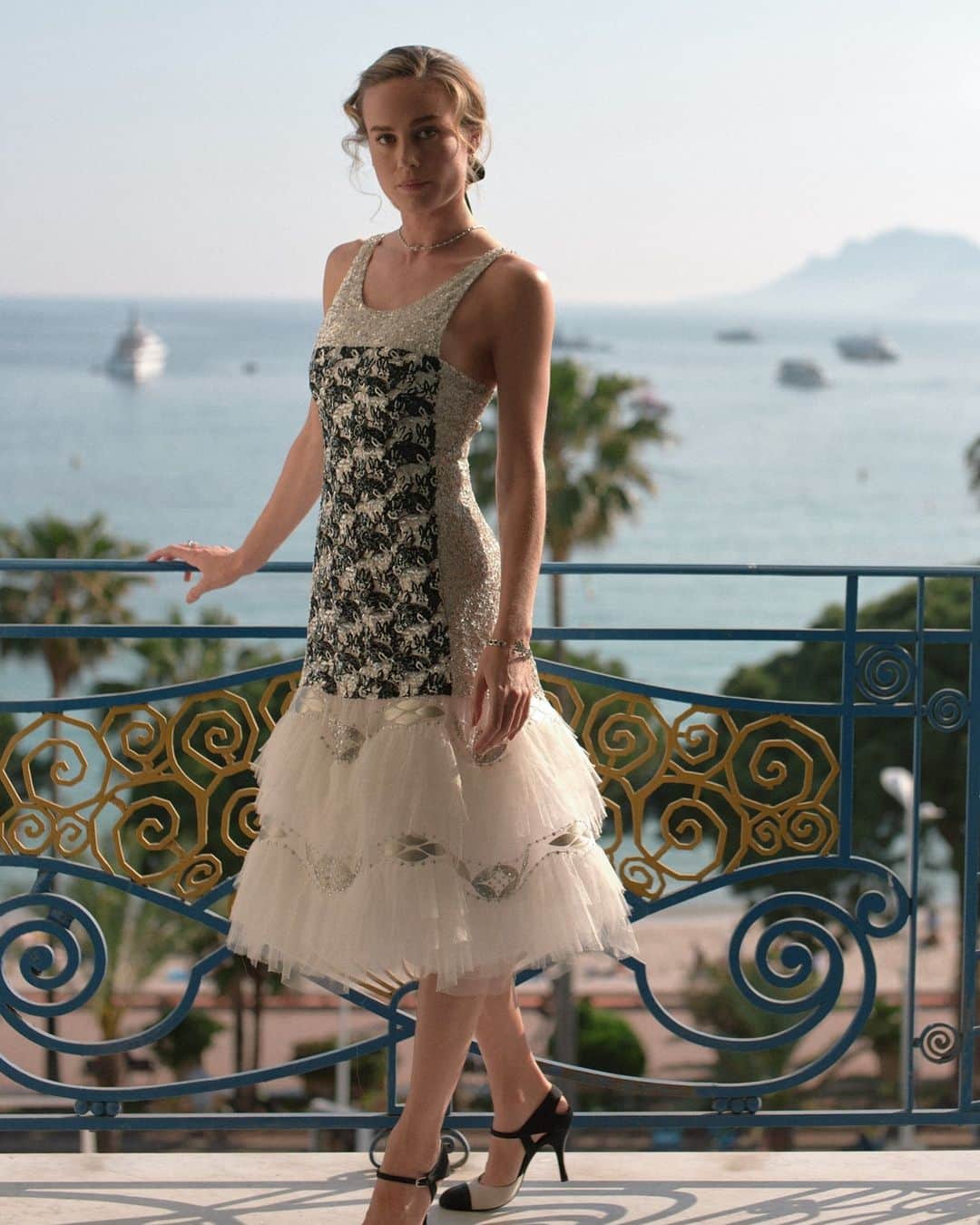 のインスタグラム：「As a jury member at this year’s #CannesFilmFestival, @BrieLarson had to secure a glamorous wardrobe for the many premieres, dinners, and parties she needed to attend. The star certainly hasn’t disappointed on that front. Larson has looked to @Chanelofficial for her appearances thus far, slipping into the French label’s elegant resort wear, and dazzling couture. “[Chanel is] the epitome of classic, chic, and strong, but also easy at the same time,” Larson says.   Of course, attending Cannes as a jury member has been about so much more than just dressing up for Larson. The actor sees the iconic film festival as a moment to celebrate the art of filmmaking.“Cannes has always held the standard of what cinema can be, how it can change our minds, how it can push things forward, and how it can make us feel uncomfortable,” says Larson. “So to be a part of something like this is such an honor.” Head to the link in bio for a closer look at all of Larson’s winning Chanel looks from the festival. Photo: @Virgile.Guinard」