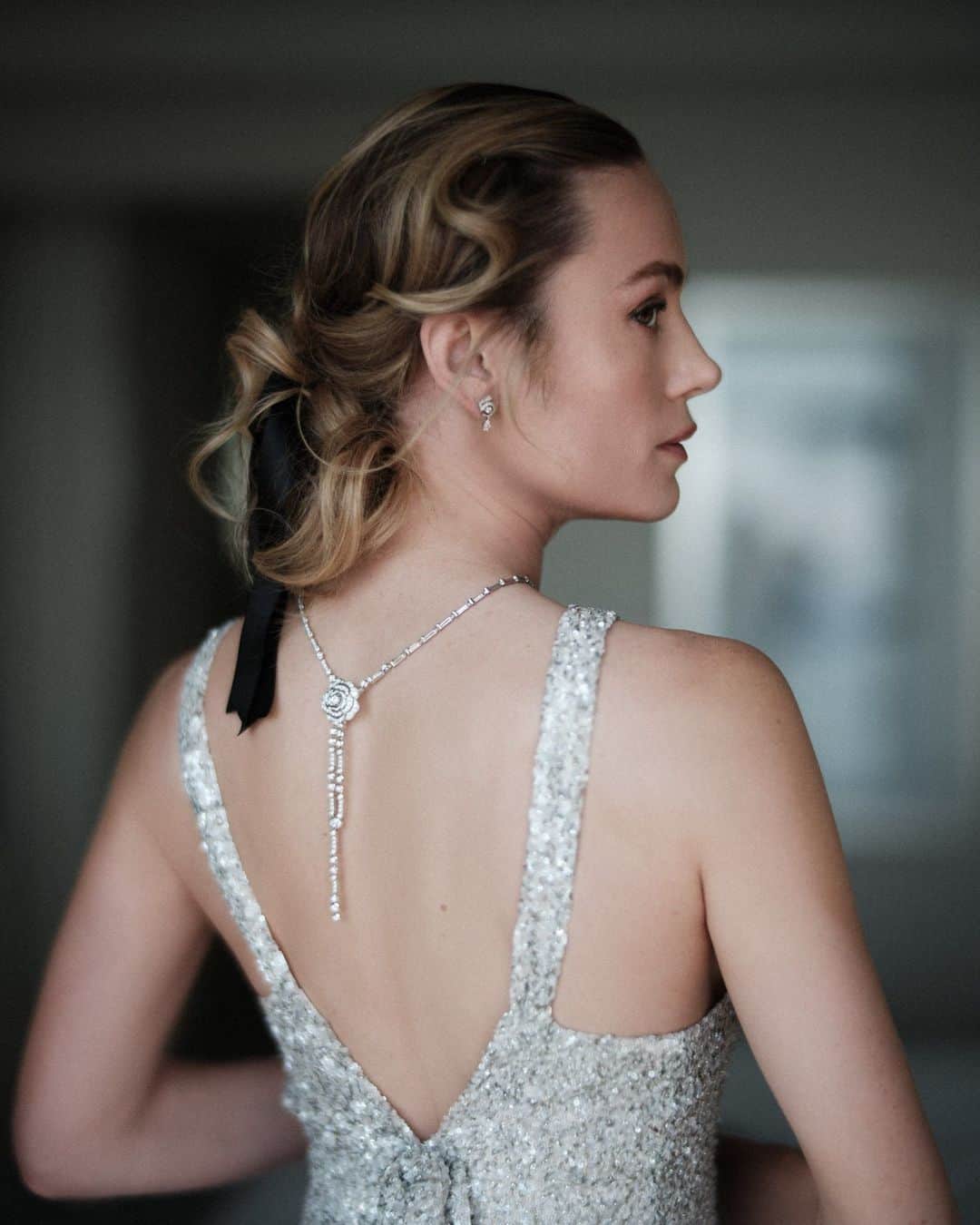 Vogueさんのインスタグラム写真 - (VogueInstagram)「As a jury member at this year’s #CannesFilmFestival, @BrieLarson had to secure a glamorous wardrobe for the many premieres, dinners, and parties she needed to attend. The star certainly hasn’t disappointed on that front. Larson has looked to @Chanelofficial for her appearances thus far, slipping into the French label’s elegant resort wear, and dazzling couture. “[Chanel is] the epitome of classic, chic, and strong, but also easy at the same time,” Larson says.   Of course, attending Cannes as a jury member has been about so much more than just dressing up for Larson. The actor sees the iconic film festival as a moment to celebrate the art of filmmaking.“Cannes has always held the standard of what cinema can be, how it can change our minds, how it can push things forward, and how it can make us feel uncomfortable,” says Larson. “So to be a part of something like this is such an honor.” Head to the link in bio for a closer look at all of Larson’s winning Chanel looks from the festival. Photo: @Virgile.Guinard」5月25日 6時06分 - voguemagazine