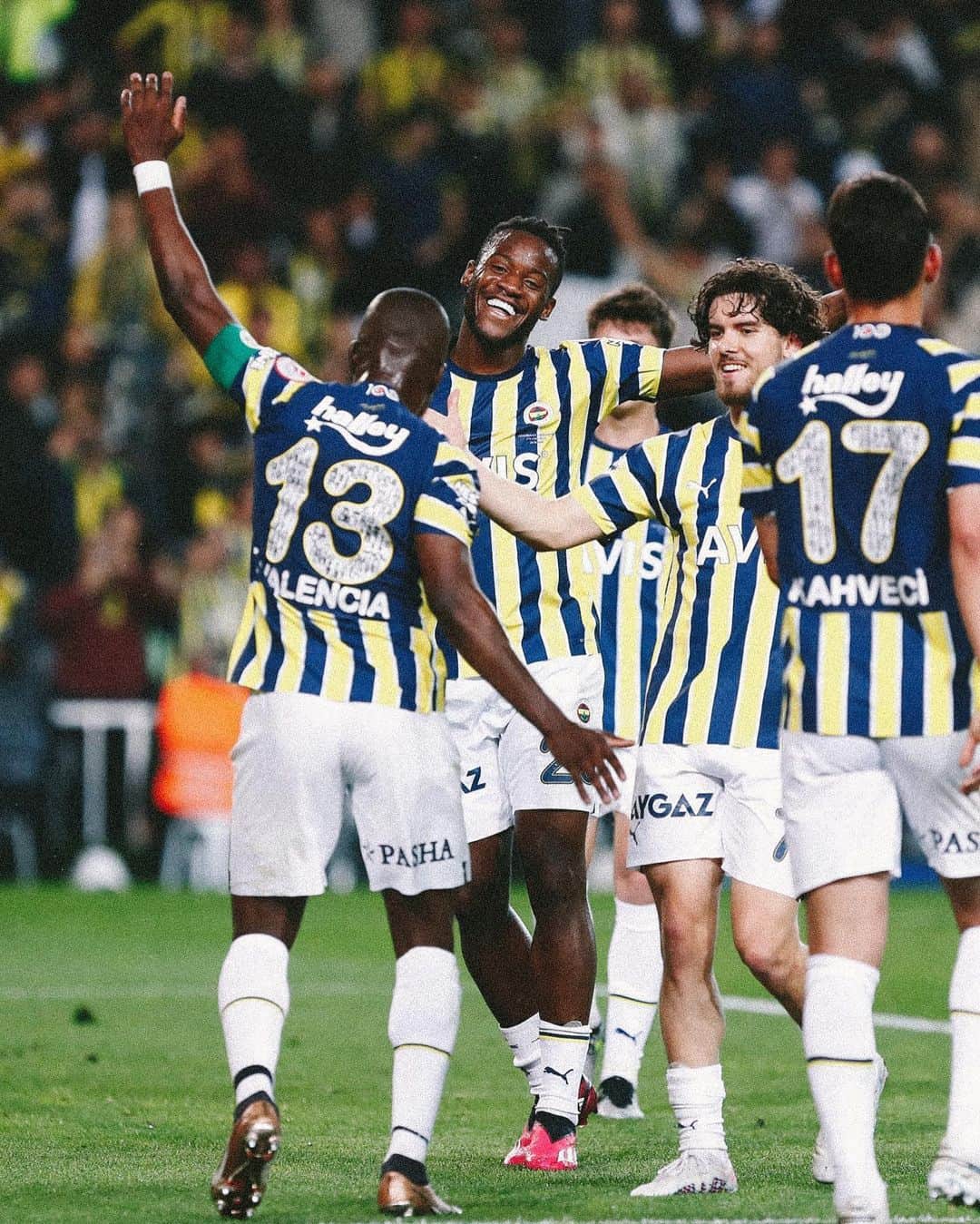 ミシー・バチュアイのインスタグラム：「Final bound 🦇」