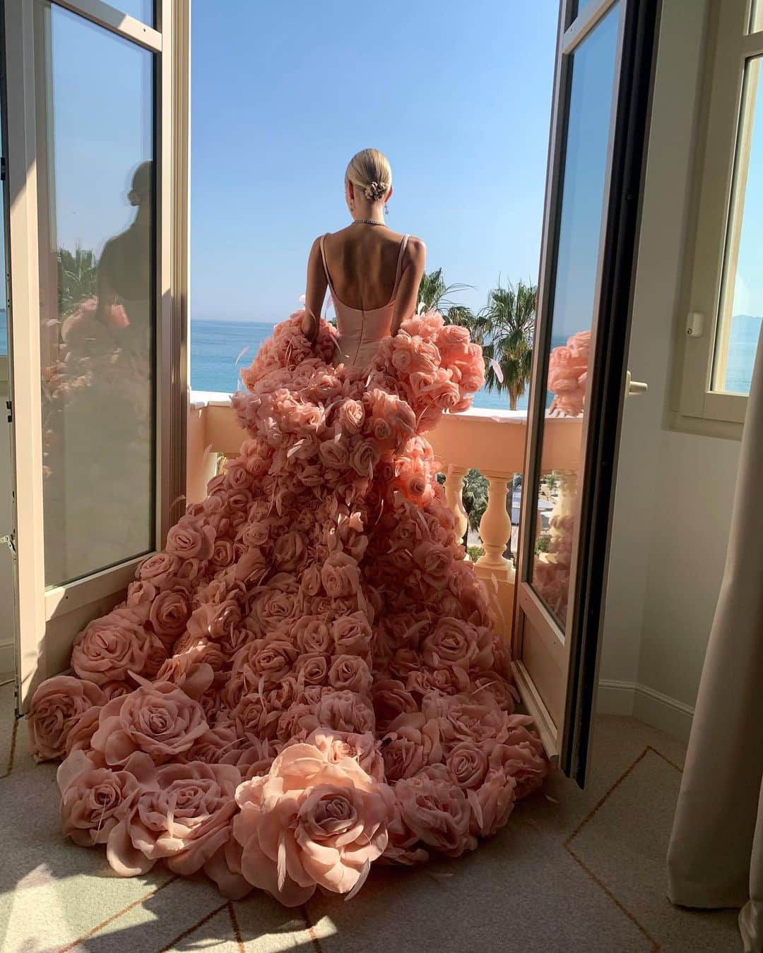 レオニー・ハンネさんのインスタグラム写真 - (レオニー・ハンネInstagram)「My couture dream 🫶🏻 #cannes #cannesfilmfestival #cannes2023」5月25日 4時38分 - leoniehanne