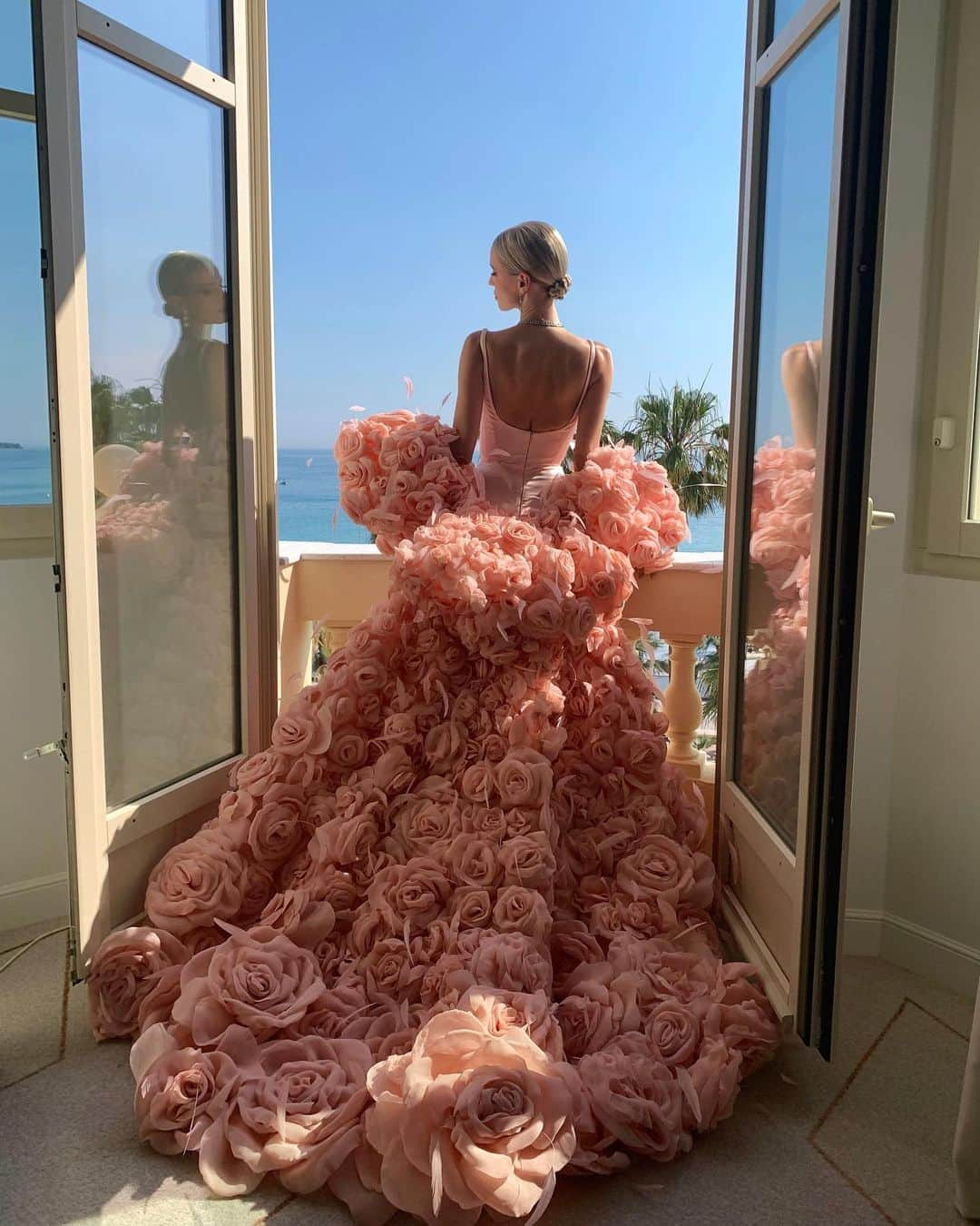 レオニー・ハンネさんのインスタグラム写真 - (レオニー・ハンネInstagram)「My couture dream 🫶🏻 #cannes #cannesfilmfestival #cannes2023」5月25日 4時38分 - leoniehanne