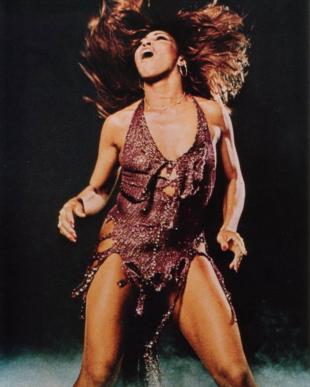 アダム・シャンクマンさんのインスタグラム写真 - (アダム・シャンクマンInstagram)「I had the outer body experience of directing and choreographing @tinaturner for her performance at the Billboard awards in 1995 and she was the definition of grace, kindness, support and loveliness. She was nothing less than a sea change. She was simply the best.  #rip great lady. And more than that: thank you. #tinaturner」5月25日 4時35分 - adamshankman