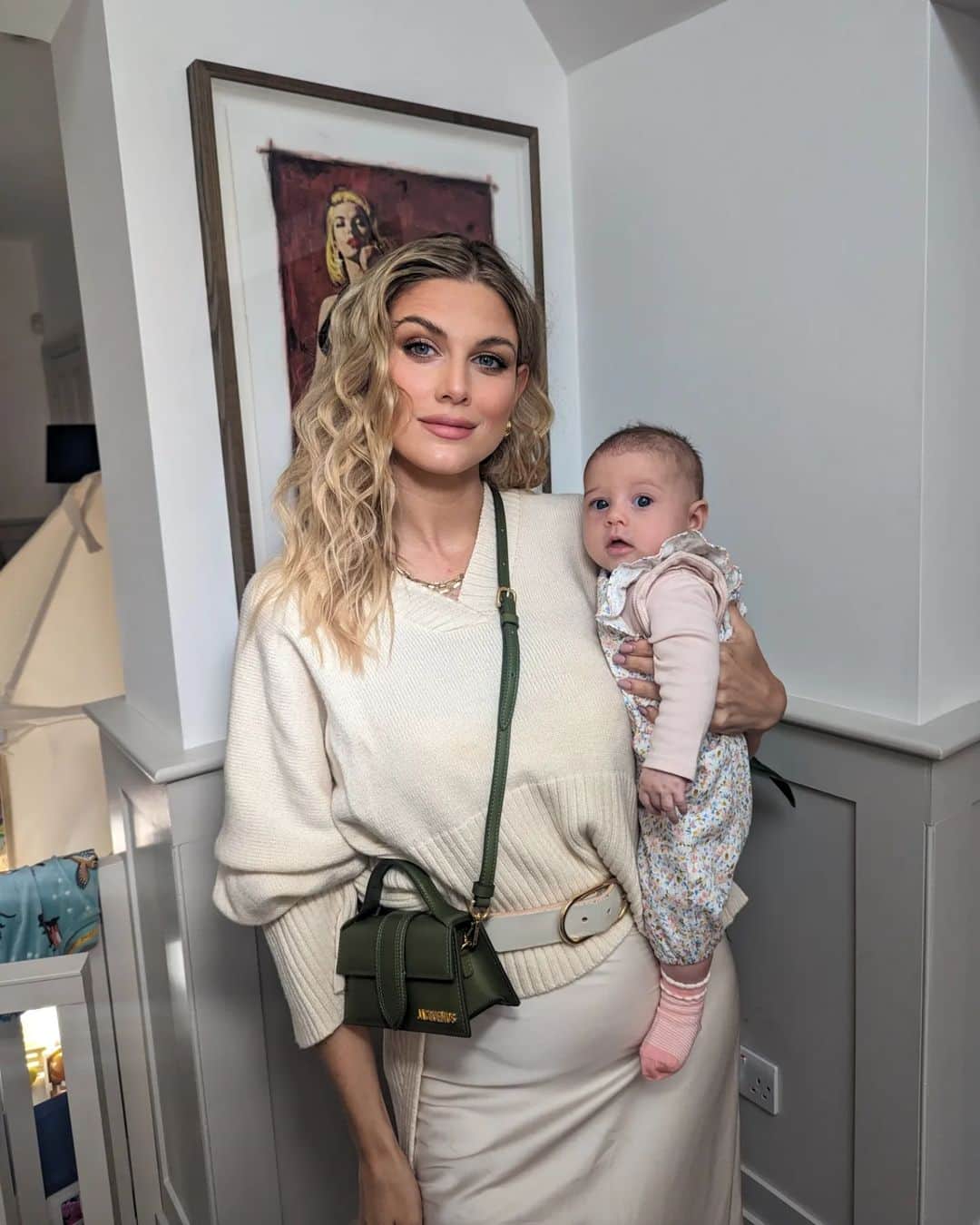 Ashley Jamesさんのインスタグラム写真 - (Ashley JamesInstagram)「Today my sidekick and I headed to NSPCC to help launch Childhood Day - which is taking place on the 9th June.   I spoke on a panel of brilliant ladies about 'How To Create A Happy Childhood For Your Child Without Losing Yourself’. It was honestly so interesting hearing everyone's very unique experiences and different perspectives on all of this.  Ada was feeding when we began as she'd just done the biggest poo explosion moments before going on - HOW I don't have 💩on my white outfit is beyond me. It was on my fingers. 🤣 anyway, she ended up being there with me so we went with it.  And that's probably one of my big things on the theme you know - do what works for you. For me, what works for me right now is taking Ada with me to things. It means I can do tv and DJ gigs and see friends etc. Ultimately she needs my body to survive right now, and I don't want to give up that journey and she's happy. So why shouldn't she be with me?   I also touched on the concept of 'mum guilt'. Have you noticed you don't hear talk of 'dad guilt'. I bet a ton of dads feel guilty about things, but it's not a *thing* that needs bringing up. My rule is, if a dad doesn't need to feel guilty about something: nor should a mum.  Need or want to go back to work? Don't feel guilty about having childcare. Men don't get asked about their childcare situation - it's probably assumed it's the mums if in heterosexual relationships. But times have moved on and woman have careers too.   Often we feel guilty because we can't win. Be a present mum - but don't be a stay at home mum. Go back to work - but don't have children if you don't want to raise them yourself.   So yeah, mum guilt can get in the bin as far as I'm concerned. I don't feel guilty. I'm a good mum doing my best and when I make mistakes (which I will) I'll fess up, apologise, and teach my children it's normal and human to get sh*t wrong.   And finally we can't pour from an empty cup.  And on that note: this week has been a lot and I'm absolutely shattered. It's been amazing, but I'm tired.  We got the dreaded call this afternoon that Alf had to be picked up early (💩) so I'm going to slow down next few days so I don't burn out. 💤❤️」5月25日 4時39分 - ashleylouisejames