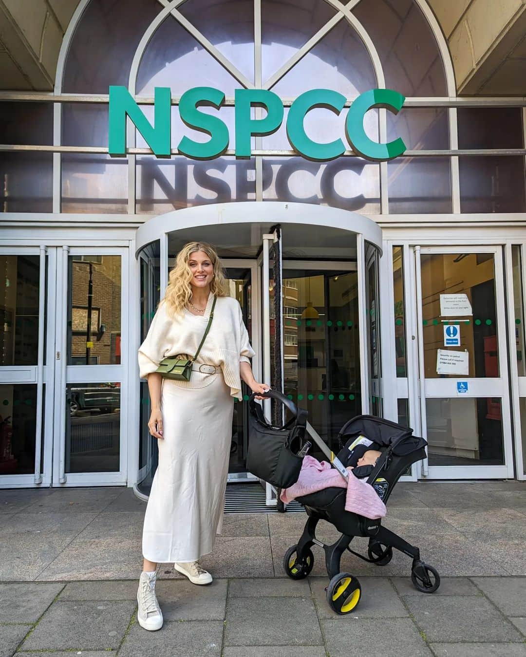 Ashley Jamesさんのインスタグラム写真 - (Ashley JamesInstagram)「Today my sidekick and I headed to NSPCC to help launch Childhood Day - which is taking place on the 9th June.   I spoke on a panel of brilliant ladies about 'How To Create A Happy Childhood For Your Child Without Losing Yourself’. It was honestly so interesting hearing everyone's very unique experiences and different perspectives on all of this.  Ada was feeding when we began as she'd just done the biggest poo explosion moments before going on - HOW I don't have 💩on my white outfit is beyond me. It was on my fingers. 🤣 anyway, she ended up being there with me so we went with it.  And that's probably one of my big things on the theme you know - do what works for you. For me, what works for me right now is taking Ada with me to things. It means I can do tv and DJ gigs and see friends etc. Ultimately she needs my body to survive right now, and I don't want to give up that journey and she's happy. So why shouldn't she be with me?   I also touched on the concept of 'mum guilt'. Have you noticed you don't hear talk of 'dad guilt'. I bet a ton of dads feel guilty about things, but it's not a *thing* that needs bringing up. My rule is, if a dad doesn't need to feel guilty about something: nor should a mum.  Need or want to go back to work? Don't feel guilty about having childcare. Men don't get asked about their childcare situation - it's probably assumed it's the mums if in heterosexual relationships. But times have moved on and woman have careers too.   Often we feel guilty because we can't win. Be a present mum - but don't be a stay at home mum. Go back to work - but don't have children if you don't want to raise them yourself.   So yeah, mum guilt can get in the bin as far as I'm concerned. I don't feel guilty. I'm a good mum doing my best and when I make mistakes (which I will) I'll fess up, apologise, and teach my children it's normal and human to get sh*t wrong.   And finally we can't pour from an empty cup.  And on that note: this week has been a lot and I'm absolutely shattered. It's been amazing, but I'm tired.  We got the dreaded call this afternoon that Alf had to be picked up early (💩) so I'm going to slow down next few days so I don't burn out. 💤❤️」5月25日 4時39分 - ashleylouisejames