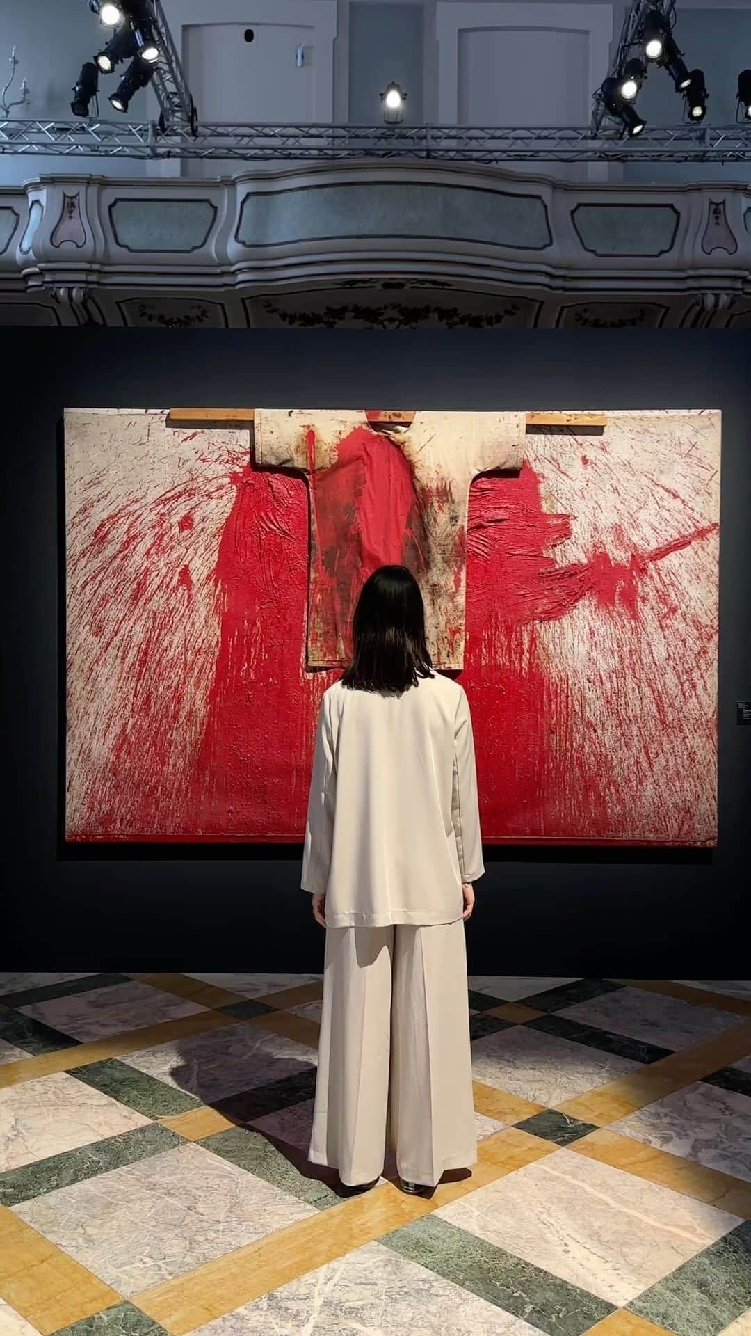 クリスティーズのインスタグラム：「Step inside Christie’s Milan’s spring auctions.💫    Discover a selection of paintings, sculptures, and works on paper from refined Italian and international collections in 20th/21st Century: Milan Online Sale.   Centuries of Beauty - A Refined Private Collection celebrates Italian works of art through the centuries from Renaissance Maiolica to 21st Century paintings and sculpture.    📍On view at Palazzo Clerici from 24-27 May.  ➡️ 20th/21st Century Milan Online Sale: 17-31 May.  ➡️ Centuries of Beauty - A Refined Private Collection: 24 May - 7 June.    #ChristiesMilan」