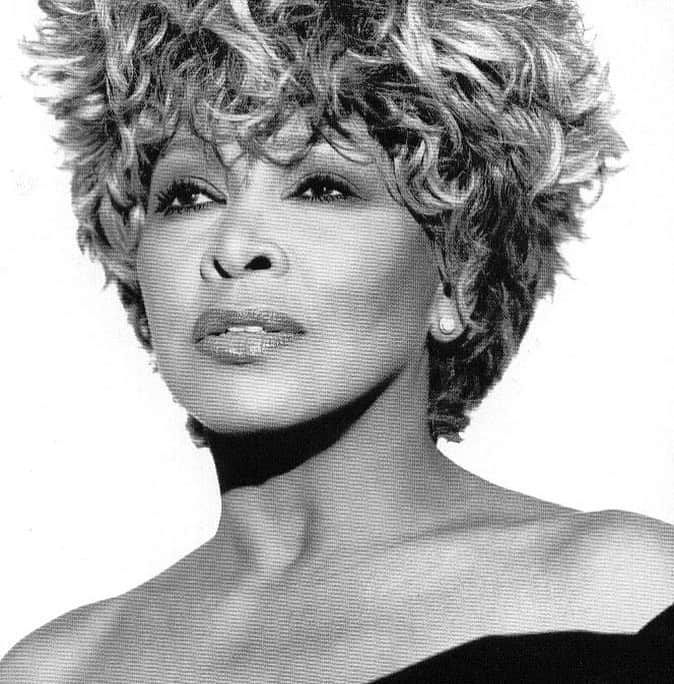 ジョアン・フロッグガットのインスタグラム：「Queen Tina 🖤」
