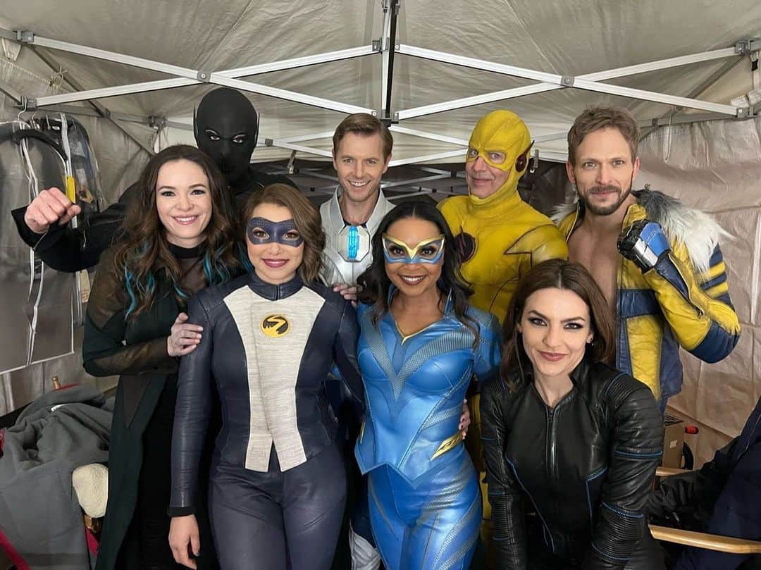 ダニエル・パナベイカーのインスタグラム：「I almost cannot believe that tonight’s finale will be the last ever episode of @cwtheflash – what a journey. Deeply grateful as I reflect on the last 9 years and all the different stories we’ve told and the wonderful people I’ve met. Thank you to all of those who have followed along since the beginning and who’ve loved Caitlin, Frost, and Khione as much as I have. Here’s to the series finale of @cwtheflash!」