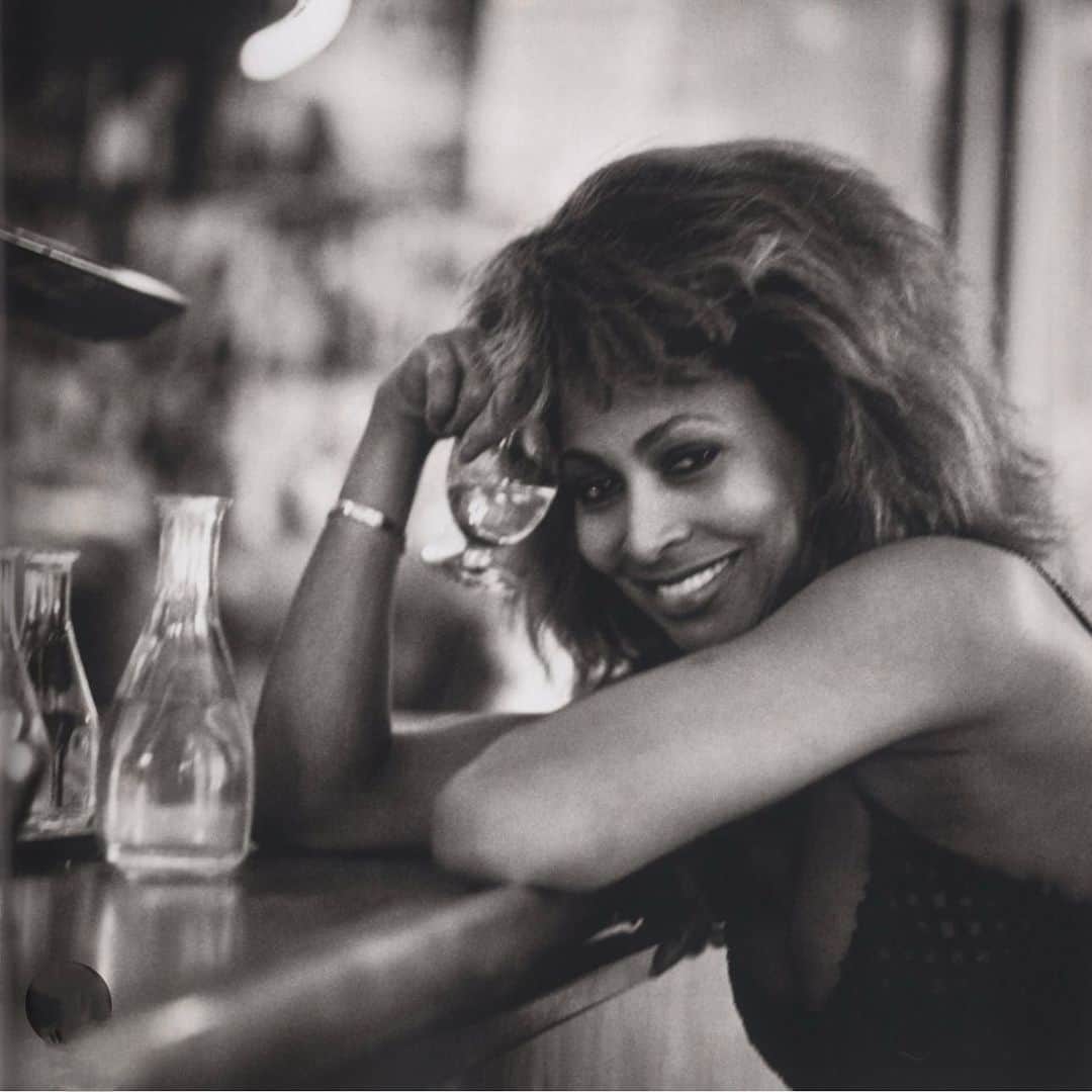 カーラ・ブルーニさんのインスタグラム写真 - (カーラ・ブルーニInstagram)「Rest in peace Tina Turner ✨🙏🙏🙏 Heaven is waiting for U✨🖤✨」5月25日 5時10分 - carlabruniofficial