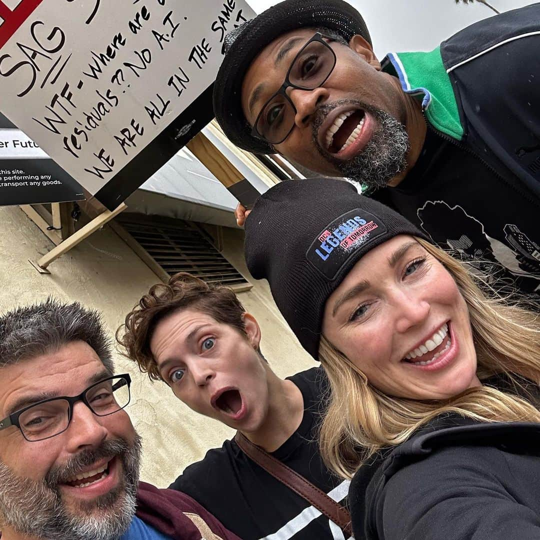 ケイティ・ロッツさんのインスタグラム写真 - (ケイティ・ロッツInstagram)「Today has been a day full of feelings. We all went to Warner Brothers lot to join the @wgaeast picket line for superhero day. It was so nice to see everyone and support our writers and the future of our industry #wgastrong  AND @cwtheflash has their final episode which means the main Arrowverse is coming to a close. @theavc wrote a lovely eulogy for the #arrowverse 😭 and there right “appreciate the cool things while you got them” what an amazing Universe to be a part of. And we will always have that 💕 the actors, the writers, and most importantly the Fandom. We got to share such a cool thing together and that connection will never go away. Love you guys」5月25日 5時10分 - caitylotz