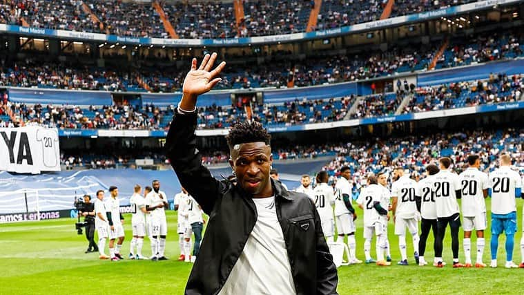 カルロ・アンチェロッティさんのインスタグラム写真 - (カルロ・アンチェロッティInstagram)「Una victoria bien trabajada en un día muy especial en nuestro estadio. #HalaMadrid」5月25日 5時56分 - mrancelotti