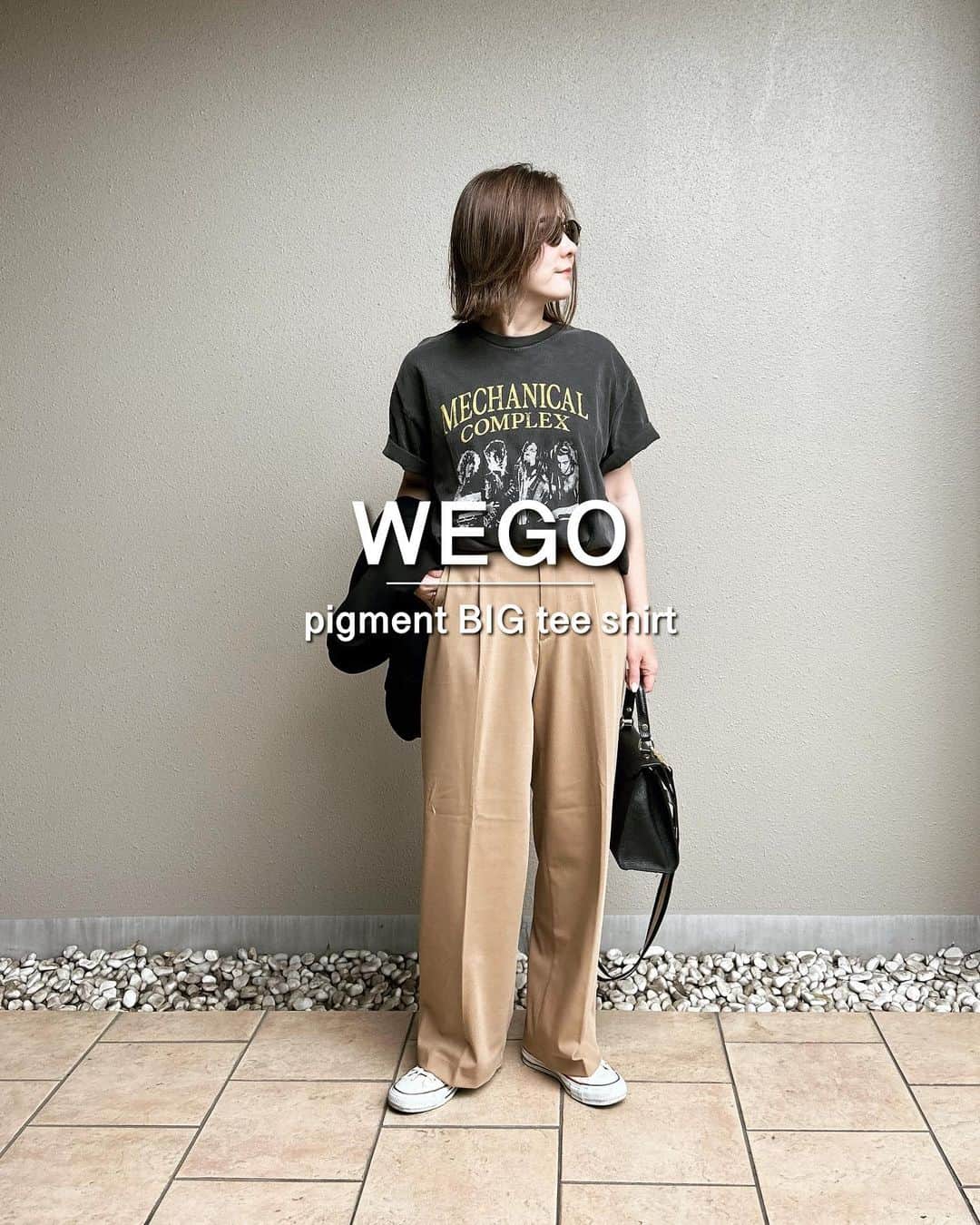 0510_nanaさんのインスタグラム写真 - (0510_nanaInstagram)「❥ ❥ ❥coordinate  定番のタックワイドパンツにちょいとハードなデザインのTシャツを。  落ち着いた色でコーディネートすれば、大人には難しそうなデザインも馴染むよね。  @wego_official  ピグメントBIG Tシャツ  これね、首や袖口にダメージが施してあってビンテージ感あるんだよ。  気になる人はZOZOで安く買えるからチェックしてみて。 私の柄は予約になっているけど6月中旬再入荷するよ。  teeshirt #WEGO pants #uniqlo  bag #aulentti   #wegopr #ウィゴー #wegotee #wego_ootd #遊ぶ集まる動く #ピグメントbigtシャツ #ロックt #タックワイドパンツ #ユニクロ #uniqlo #locari #骨格ストレート #骨格ストレートコーデ#プチプラコーデ #パーソナルカラーオータム  #イエベ秋 #イエベ秋コーデ #40代コーデ #アラフォーコーデ #50代コーデ #アラフィフコーデ」5月24日 21時04分 - 0510_nana