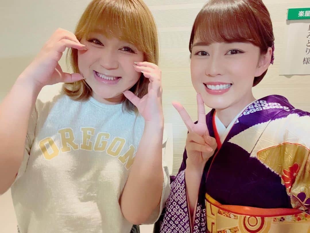 丘みどりのインスタグラム：「LOVE🍎りんごちゃん コンサートを観に来てくれましたぁ♡  #りんごちゃん #丘みどり」