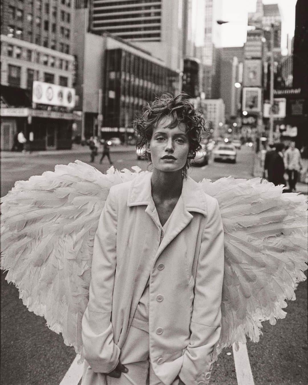 クリスティーズのインスタグラム：「Christie's Paris Photographies sale features property by significant photographers from the 20th and 21st century.⠀ ⠀ 📸 Peter Lindbergh, "Amber Valetta, Harper's Bazaar, Time square, NY, 1993" ©Peter Lindbergh Foundation, Paris.⠀ ⠀ ➡ View a selection of highlights at Christie's Paris from 1 - 6 June!📍Online Auction: Photographies 23 May - 6 June.⠀ ⠀ @christiesparis @1elodiemorel1 @fanniebourgeois #christiesparis #photography」