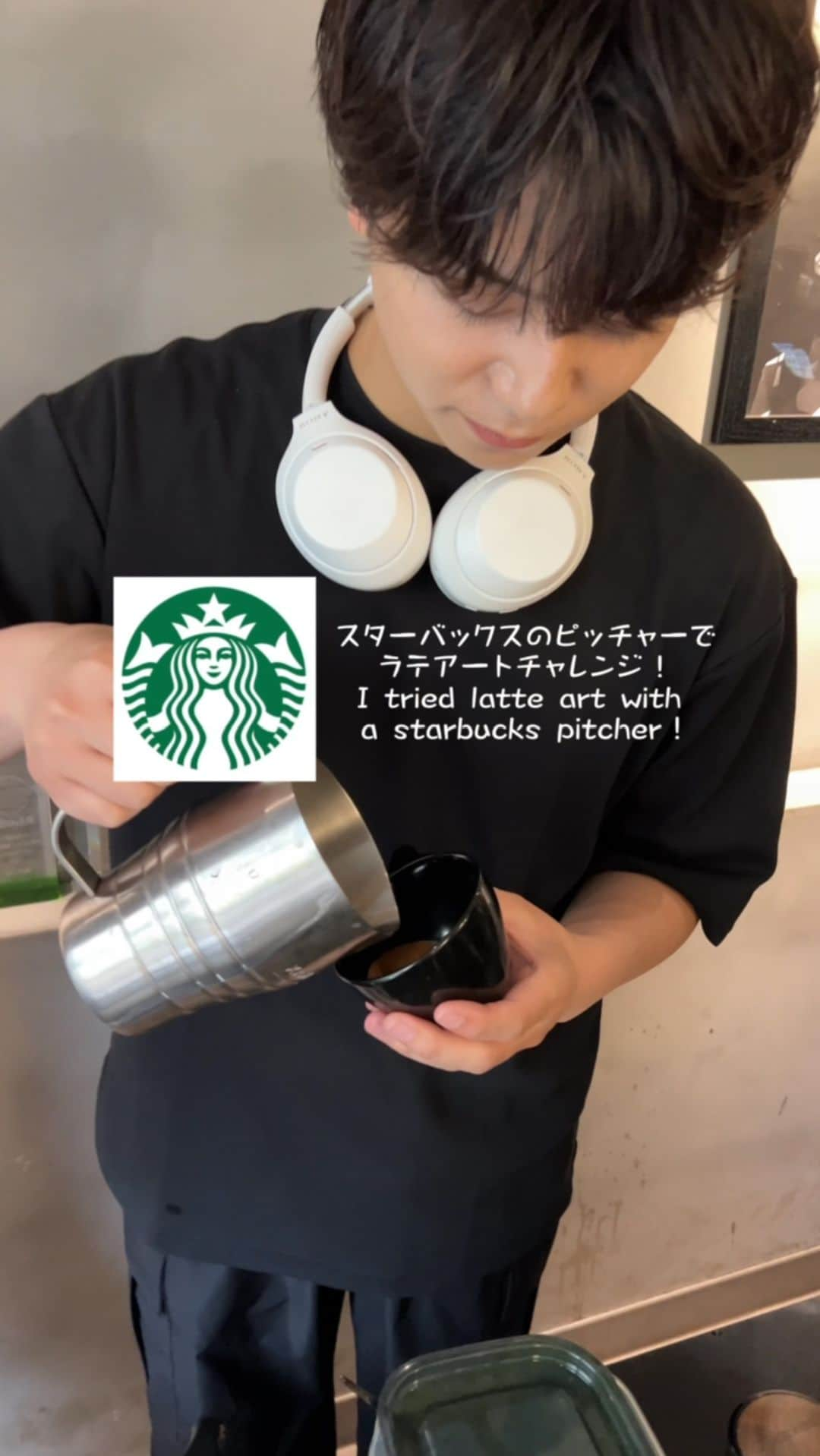 馬場健太のインスタグラム：「Starbucksのピッチャーでラテアートしてみた☕️ 第二弾✌︎✌︎  今回はウィングチューリップ！ やっぱり難しい☹️ 流量と振りにとにかく集中🧘‍♀️  前回多かった質問だけど、このピッチャーはAmazonで買いました✌︎  スタバの生徒さんやお客さんよく来てくださるので、引き続きチャレンジしてみたいと思います🫡  #Starbucks #スタバラテアート  #ラテアート教室  #LATTEARTMANIA #ラテアートマニア #東京カフェ #外苑前カフェ #表参道カフェ #原宿カフェ」