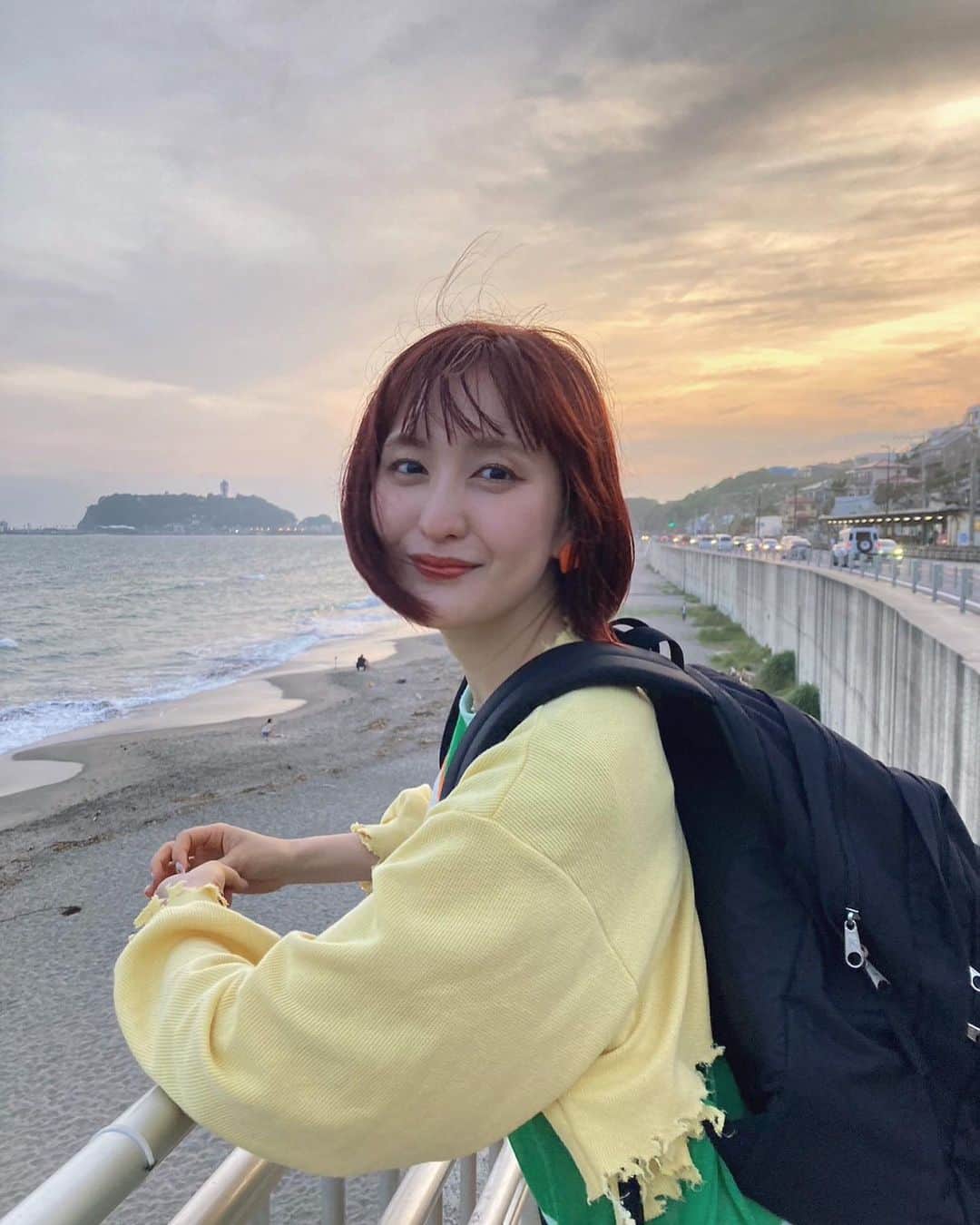 岩井七世のインスタグラム：「潮風と夕陽とプールの授業のあとみたいな脱力感がたまんない🐟  海から帰るときの身体って いちばん好きな疲労。」