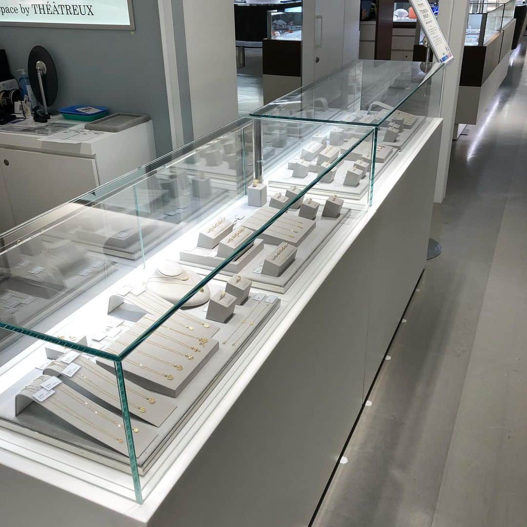 のインスタグラム：「TSUNEOKA JEWELRY 【POP-UP SHOP】 5月23日(火)〜5月29日(月) そごう横浜店 B1アクセサリー売場 スペースbyテアトロ 10:00-20:00  お近くにお越しの際はよろしくお願いします💍  #tsuneokajewelry#ポップアップ#ジュエリー#そごう横浜」