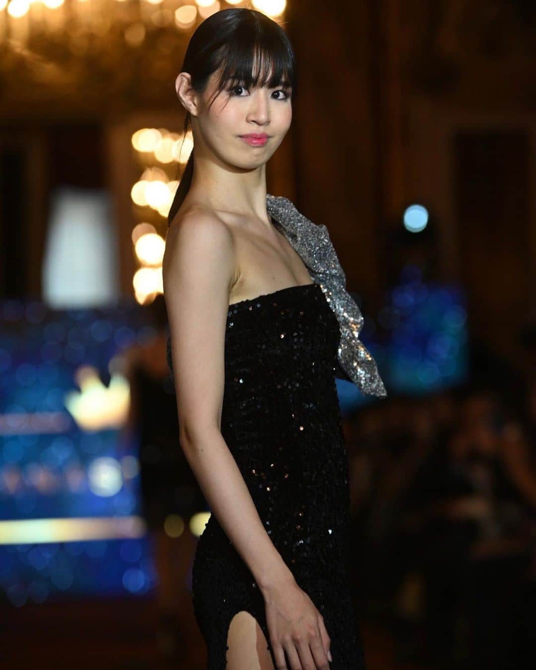 岩間夏美さんのインスタグラム写真 - (岩間夏美Instagram)「. . Asian & European Fashion Show In Paris 6着目  brand: Anastasia Dress by @eka_mgaloblishvili  model: @iwama_natsumi   こうして投稿してると 私黒か赤・ピンク系の色ばっかり😳 はっきりした色味好きなので 黒嬉しい✨  このドレスは スパンコールで 黒のシックさと煌びやかさが とっても素敵でした🥰 日本でもドレス着る機会が もっとあれば良いのにな〜！ . . . #パリコレ #ファッションウィーク  #ワールドビューティーイノベーションズ  #パリコレ公式 #パリファッションウィーク #ノーブルクイーン #パリコレモデル #日本人モデル #ショーモデル #ファッションショー #パリ #🇫🇷 #モデル募集 #高身長モデル #173cm #173cmコーデ #ファッションモデル #ショーモデルカタログ撮影  #worldbeautyinnovatuons #wbi #model #showmodel #fashionweek #fashionmodel #pietu #costume #thankyou #cool #anastasia #dress」5月24日 21時20分 - iwama_natsumi