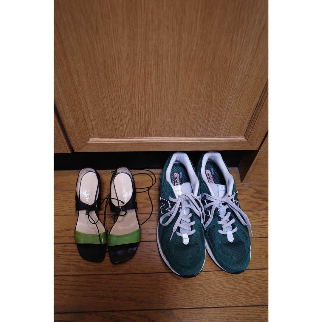 nami_kanemotoさんのインスタグラム写真 - (nami_kanemotoInstagram)「靴を整理してたら色合いが可愛いなぁと記念撮影❤️‍🔥好きな色も似てくるよねぇ😂」5月24日 21時22分 - _namikanemoto_