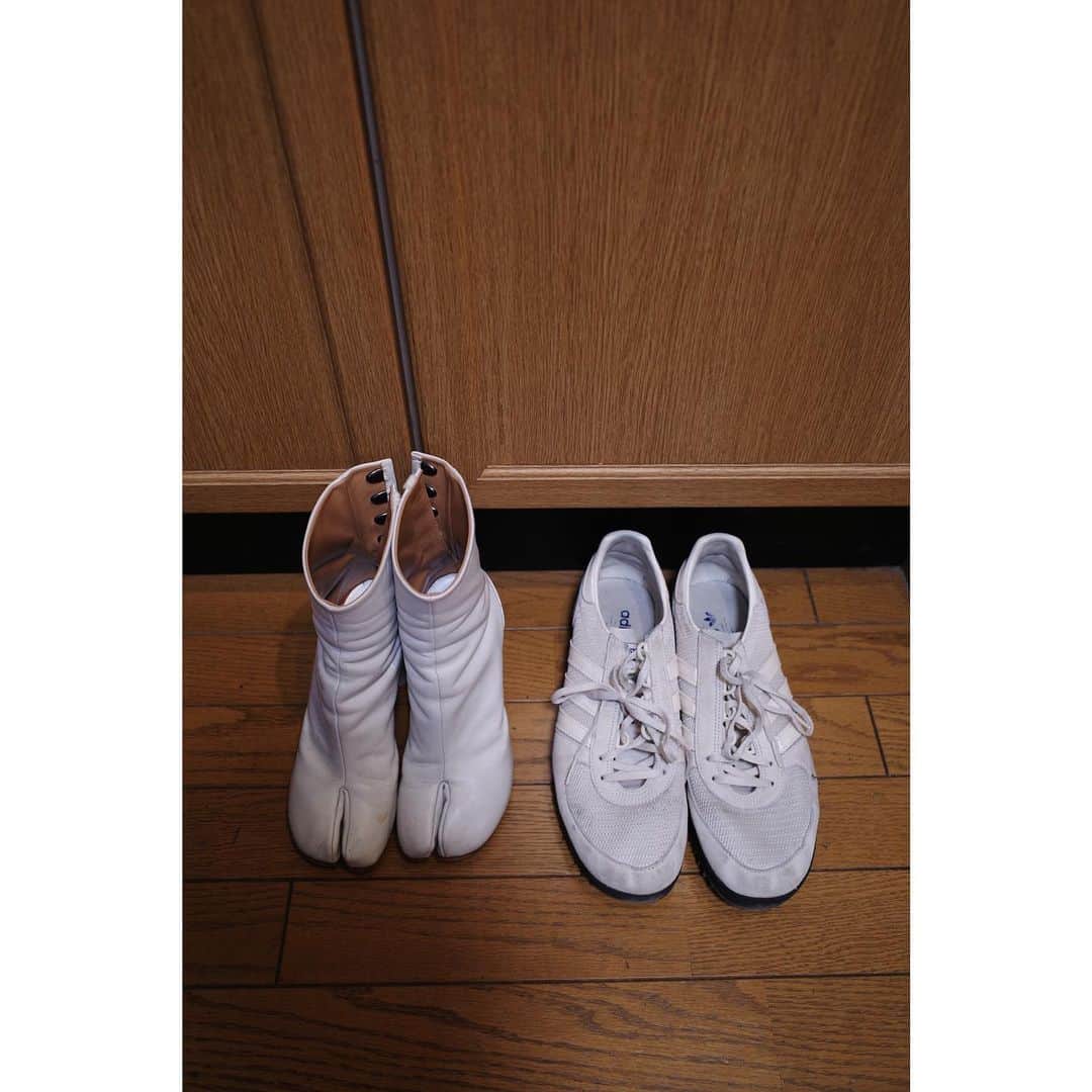 nami_kanemotoさんのインスタグラム写真 - (nami_kanemotoInstagram)「靴を整理してたら色合いが可愛いなぁと記念撮影❤️‍🔥好きな色も似てくるよねぇ😂」5月24日 21時22分 - _namikanemoto_