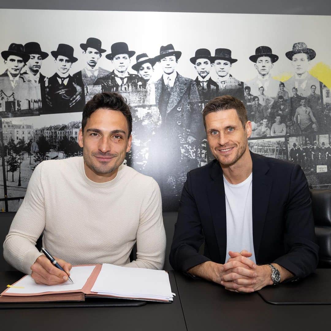 マッツ・フメルスのインスタグラム：「Ich bin glücklich und stolz noch ein weiteres Jahr bei diesem grossartigen Verein spielen zu dürfen 🖤💛   I am happy and proud to play for and in this great club for another year 🖤💛  @bvb09」