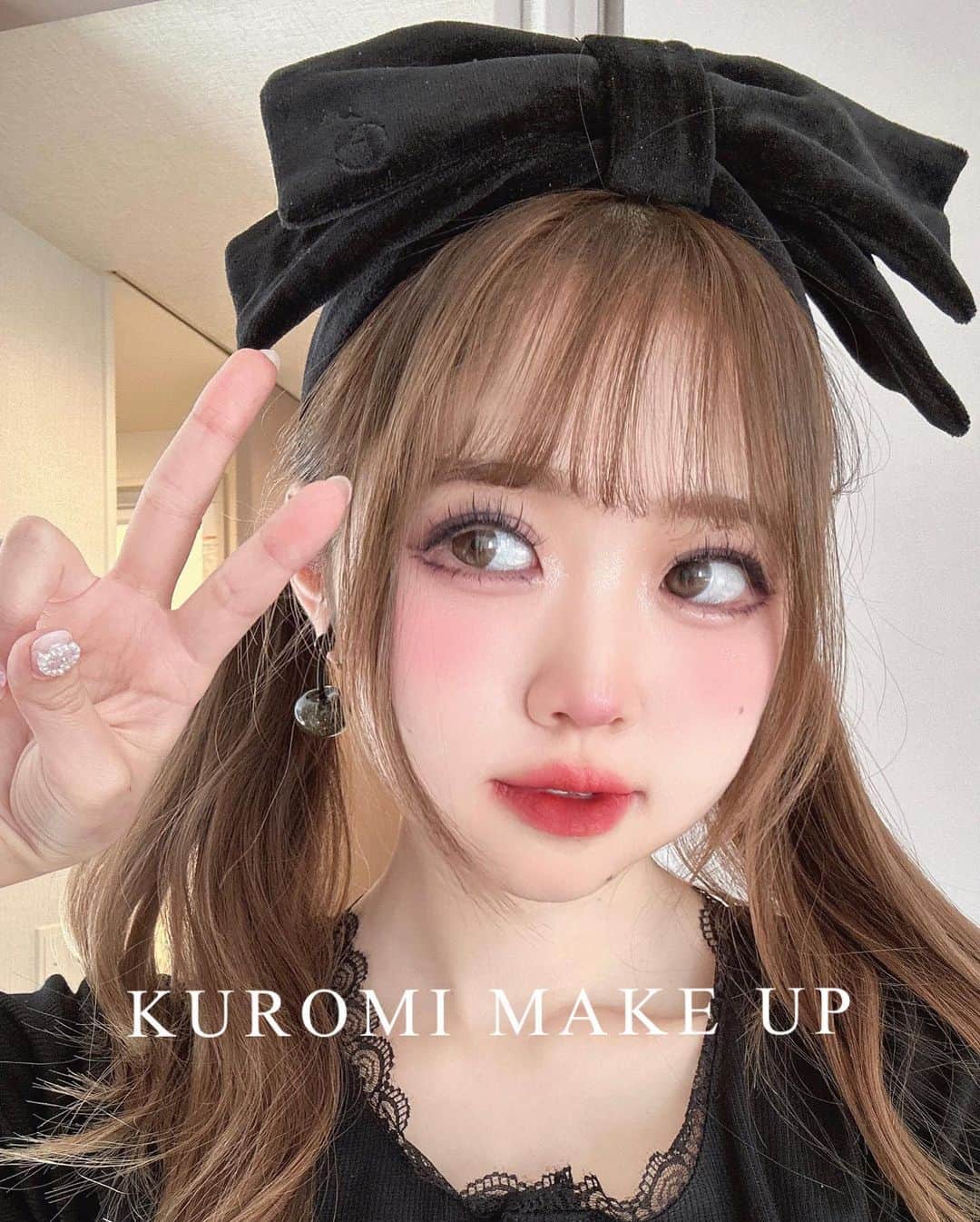 ほのぴすのインスタグラム：「クロミちゃんメイクをしてみました😈🖤🖤  詳しいやり方や使っているコスメはリールにアップしたから見てみてねえええ！  @pinkbear__official のクロミコラボパレットが中国に売ってて買ってきてやったのに〜🥹❤️❤️  マイメロパレットもゲットしたからそっちで今度はマイメロメイクしてみようかなと思ってる🎀🐰  なんかいつも〇〇風メイクやってたら徐々に上達してきた気がする笑  #マイメロ #マイメロディ #クロミ #クロミちゃん #マイメロネイル #クロミネイル #マイメロ #クロミメイク #マイメロメイク #地雷メイク #地雷系女子 #perfectdiary #pinkbear #epine #エピヌ」