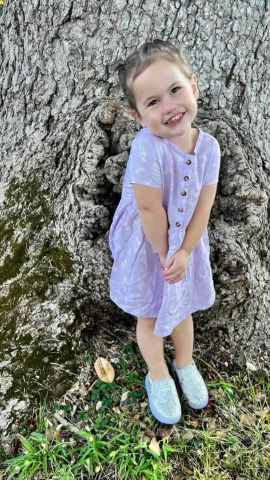 ショーン・ジョンソンのインスタグラム：「My heart can’t handle it. She’s growing up too fast. 😭 #daughter #dontblink #parenting」