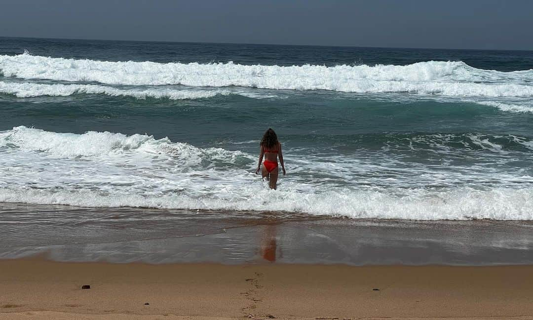 ベア・ハンソンのインスタグラム：「⛱️」