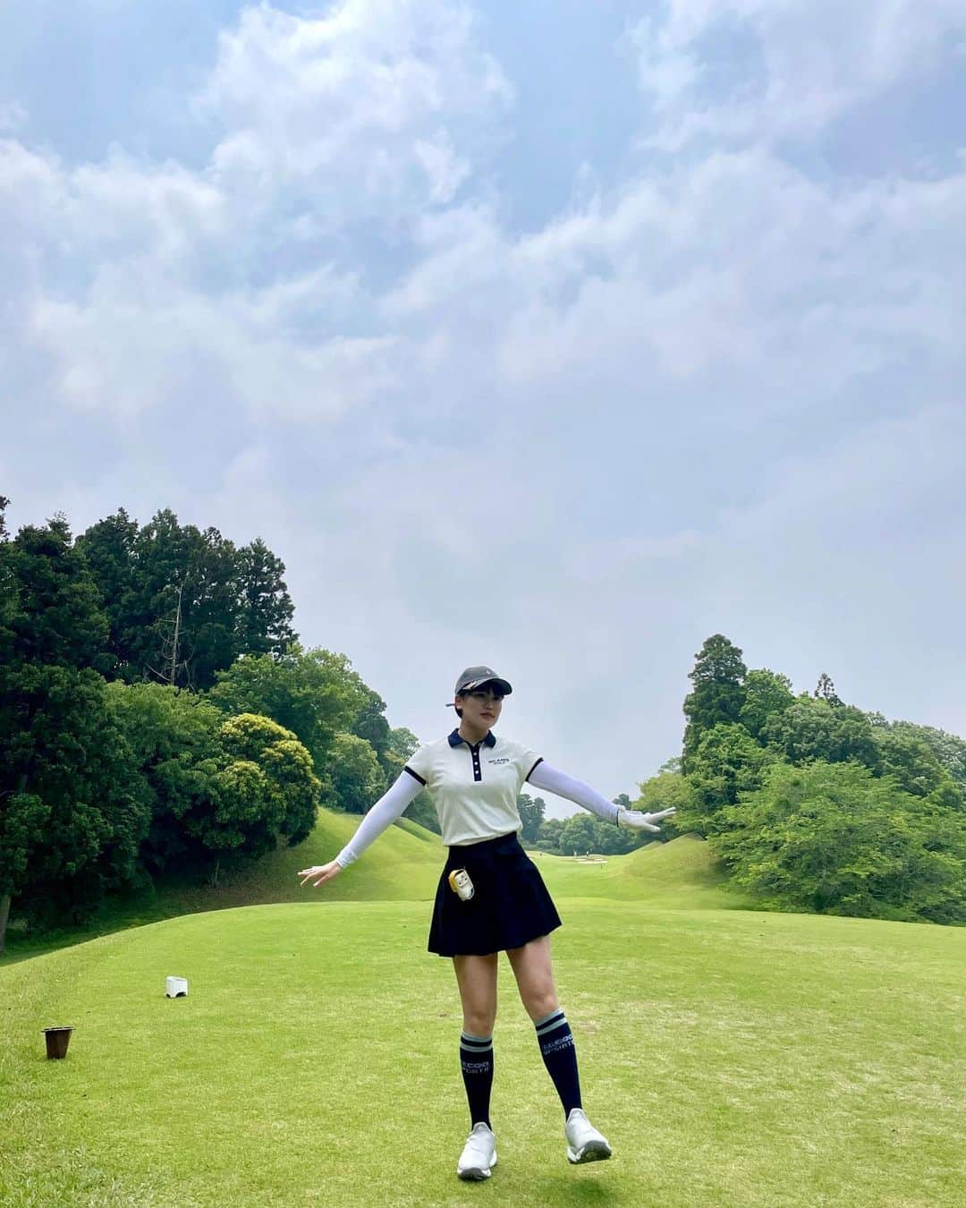 大関れいかのインスタグラム：「. 最近ゴルフ始めまして、無事ハマった⛳️ めちゃくちゃ楽しい！！！ やっぱ運動好きすぎる！！！ 初めてがスコア131で2回目に118で 今回の3回目は116🔥 順調にベスト伸ばしてるぅぅー！  全然まだまだだけど楽しみながら 持ち前の運動神経の良さで どんどん上手くなれ、俺よ🏌🏻‍♀️ そしてコースは自然沢山の中でやるから 息抜きにもなるし良き趣味できた🩵 可愛いゴルフウェア欲しいなぁ。」