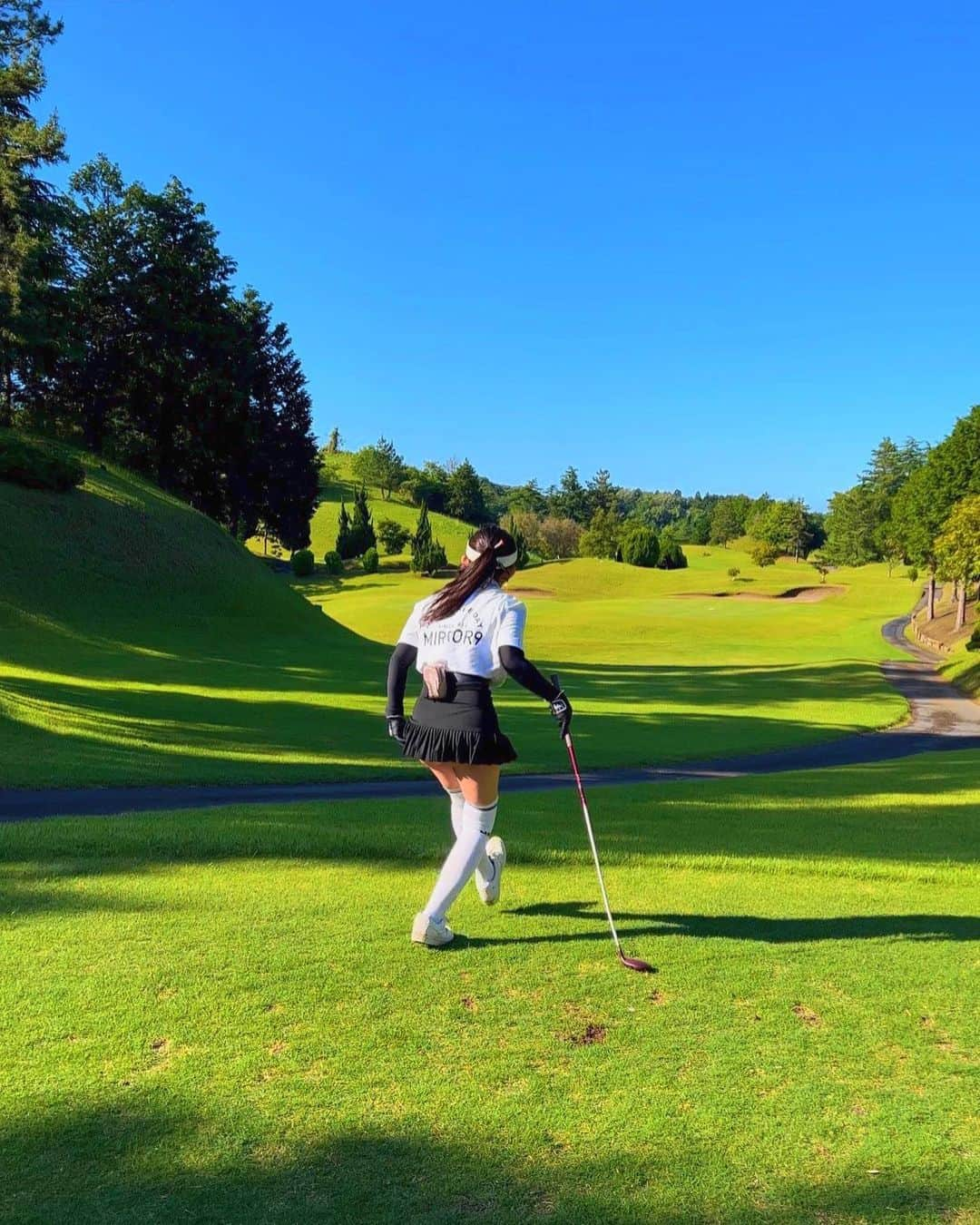 天木じゅんさんのインスタグラム写真 - (天木じゅんInstagram)「⛳️💚🌳  半年ぶりのゴルフ⛳️は案の定走り回りました🤣  2:30起きのアーリーバード😌 いいお天気なのに涼しくて最高の ゴルフ日和だった♩  ナベプロ時代も現在も優しくしてくださっている たかみち店長 @minnanotakamichi も一緒だったよ！！！ 昔から面白くて優しくて本当に天才🤣 仕事でもプライベートでも常に ツボにはめてくるので 笑いの天才だと思います。  2組の身内早朝コンペ楽しすぎました。 いい趣味に出会えたもんで幸せだなぁ人生🫣🩵🩵🩵  ウェア🩷 @mirror9golf  @mirror9official   #天木ゴルフ #golf #ゴルフ #ゴルフ女子 #ゴルフウェア  🤍🤍お知らせ🤍🤍  発売中📘 12枚目DVD『ぷるぷる天使』 4冊目写真集『生』 『グラドル名鑑2023』 『むっちむち写真集』 『むっちむち写真集』デジタル版 動画配信『太陽いっぱい』  発売予定🩵 6月5日『週刊大衆』表紙,巻頭グラビア 6月5日『アサ芸Secret』  出演📺 【風雲！たけし城】少し出演 Amazon prime video   5月25日【チャリロトよしもと】 BSよしもと　22:00〜23:40  6月8日【チャリロトよしもと】 BSよしもと　22:00〜23:40  6月22日【チャリロトよしもと】 BSよしもと　22:00〜23:40  映画🎞🎬 2023年秋頃公開 【夢叶えるサウナ】メインキャスト  イベント📷 6月21日　映画【夢叶えるサウナ】 完成披露イベント開催決定🎬 池袋HUMAXシネマズ 19時〜上映後舞台挨拶  【Regular posting🖤】 Jun Amaki EC site ＼ ｊｕn  ａｍａｋi OFFICIAL SITE ／ Original goods on sale.👗💕 From the highlight link :)🔖🧷  #天木じゅん #junamaki #天木纯 #グラビア #gravure #我是天木纯 #请叫我是天木纯小姐」5月24日 21時44分 - jun.amaki