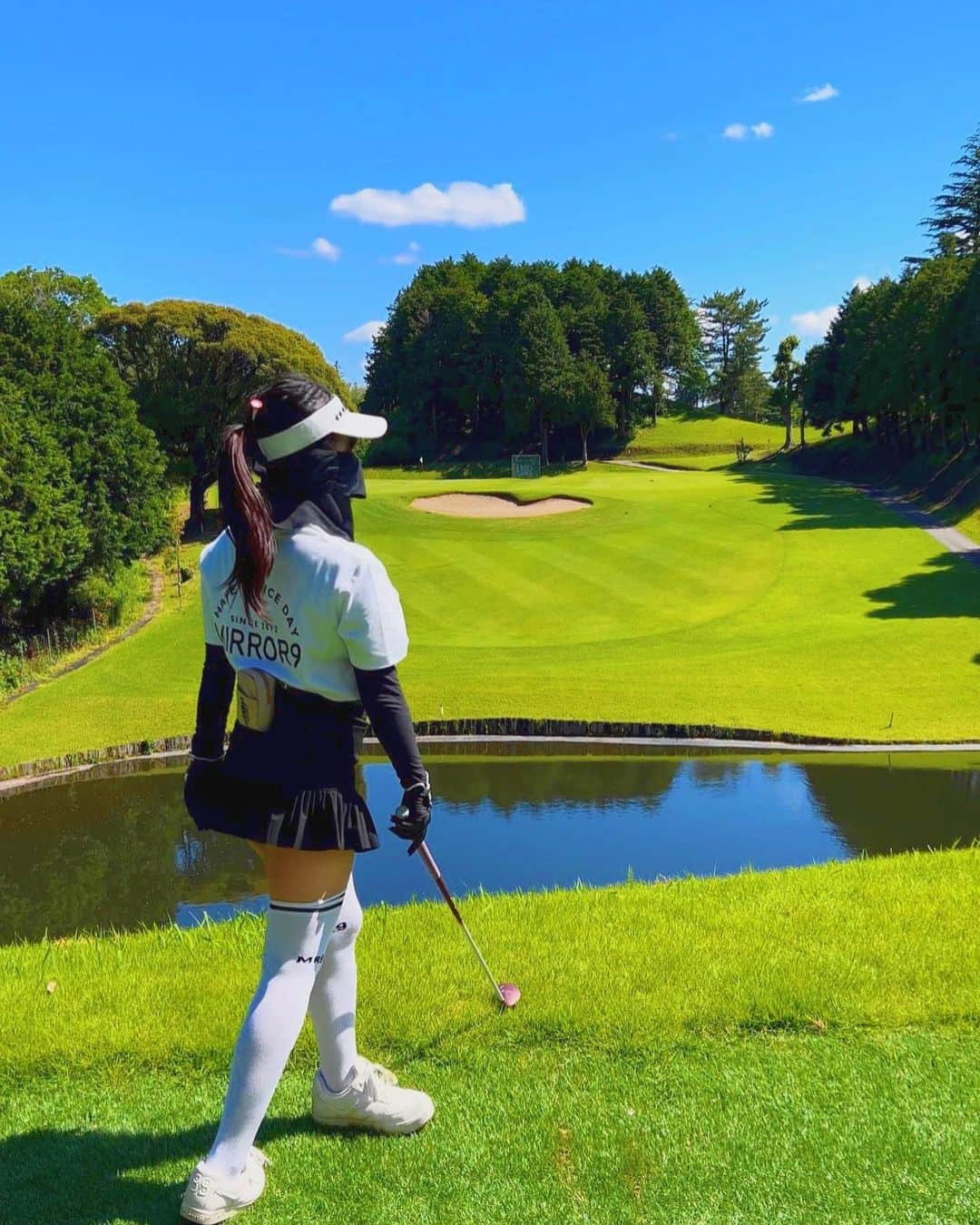 天木じゅんさんのインスタグラム写真 - (天木じゅんInstagram)「⛳️💚🌳  半年ぶりのゴルフ⛳️は案の定走り回りました🤣  2:30起きのアーリーバード😌 いいお天気なのに涼しくて最高の ゴルフ日和だった♩  ナベプロ時代も現在も優しくしてくださっている たかみち店長 @minnanotakamichi も一緒だったよ！！！ 昔から面白くて優しくて本当に天才🤣 仕事でもプライベートでも常に ツボにはめてくるので 笑いの天才だと思います。  2組の身内早朝コンペ楽しすぎました。 いい趣味に出会えたもんで幸せだなぁ人生🫣🩵🩵🩵  ウェア🩷 @mirror9golf  @mirror9official   #天木ゴルフ #golf #ゴルフ #ゴルフ女子 #ゴルフウェア  🤍🤍お知らせ🤍🤍  発売中📘 12枚目DVD『ぷるぷる天使』 4冊目写真集『生』 『グラドル名鑑2023』 『むっちむち写真集』 『むっちむち写真集』デジタル版 動画配信『太陽いっぱい』  発売予定🩵 6月5日『週刊大衆』表紙,巻頭グラビア 6月5日『アサ芸Secret』  出演📺 【風雲！たけし城】少し出演 Amazon prime video   5月25日【チャリロトよしもと】 BSよしもと　22:00〜23:40  6月8日【チャリロトよしもと】 BSよしもと　22:00〜23:40  6月22日【チャリロトよしもと】 BSよしもと　22:00〜23:40  映画🎞🎬 2023年秋頃公開 【夢叶えるサウナ】メインキャスト  イベント📷 6月21日　映画【夢叶えるサウナ】 完成披露イベント開催決定🎬 池袋HUMAXシネマズ 19時〜上映後舞台挨拶  【Regular posting🖤】 Jun Amaki EC site ＼ ｊｕn  ａｍａｋi OFFICIAL SITE ／ Original goods on sale.👗💕 From the highlight link :)🔖🧷  #天木じゅん #junamaki #天木纯 #グラビア #gravure #我是天木纯 #请叫我是天木纯小姐」5月24日 21時44分 - jun.amaki