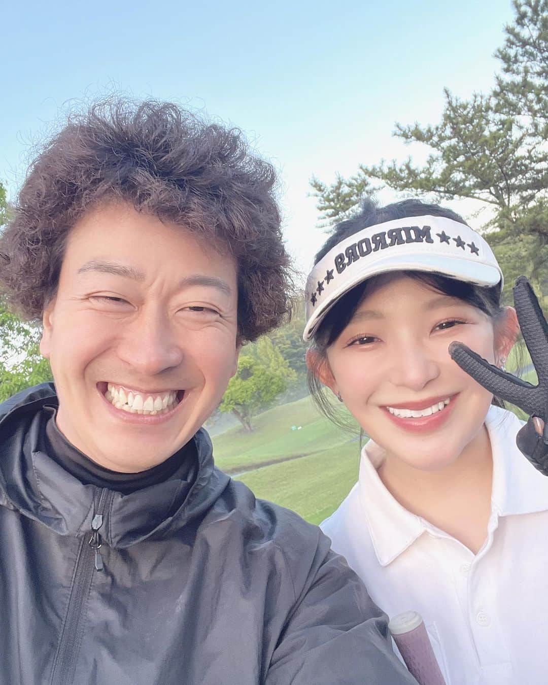 天木じゅんさんのインスタグラム写真 - (天木じゅんInstagram)「⛳️💚🌳  半年ぶりのゴルフ⛳️は案の定走り回りました🤣  2:30起きのアーリーバード😌 いいお天気なのに涼しくて最高の ゴルフ日和だった♩  ナベプロ時代も現在も優しくしてくださっている たかみち店長 @minnanotakamichi も一緒だったよ！！！ 昔から面白くて優しくて本当に天才🤣 仕事でもプライベートでも常に ツボにはめてくるので 笑いの天才だと思います。  2組の身内早朝コンペ楽しすぎました。 いい趣味に出会えたもんで幸せだなぁ人生🫣🩵🩵🩵  ウェア🩷 @mirror9golf  @mirror9official   #天木ゴルフ #golf #ゴルフ #ゴルフ女子 #ゴルフウェア  🤍🤍お知らせ🤍🤍  発売中📘 12枚目DVD『ぷるぷる天使』 4冊目写真集『生』 『グラドル名鑑2023』 『むっちむち写真集』 『むっちむち写真集』デジタル版 動画配信『太陽いっぱい』  発売予定🩵 6月5日『週刊大衆』表紙,巻頭グラビア 6月5日『アサ芸Secret』  出演📺 【風雲！たけし城】少し出演 Amazon prime video   5月25日【チャリロトよしもと】 BSよしもと　22:00〜23:40  6月8日【チャリロトよしもと】 BSよしもと　22:00〜23:40  6月22日【チャリロトよしもと】 BSよしもと　22:00〜23:40  映画🎞🎬 2023年秋頃公開 【夢叶えるサウナ】メインキャスト  イベント📷 6月21日　映画【夢叶えるサウナ】 完成披露イベント開催決定🎬 池袋HUMAXシネマズ 19時〜上映後舞台挨拶  【Regular posting🖤】 Jun Amaki EC site ＼ ｊｕn  ａｍａｋi OFFICIAL SITE ／ Original goods on sale.👗💕 From the highlight link :)🔖🧷  #天木じゅん #junamaki #天木纯 #グラビア #gravure #我是天木纯 #请叫我是天木纯小姐」5月24日 21時44分 - jun.amaki