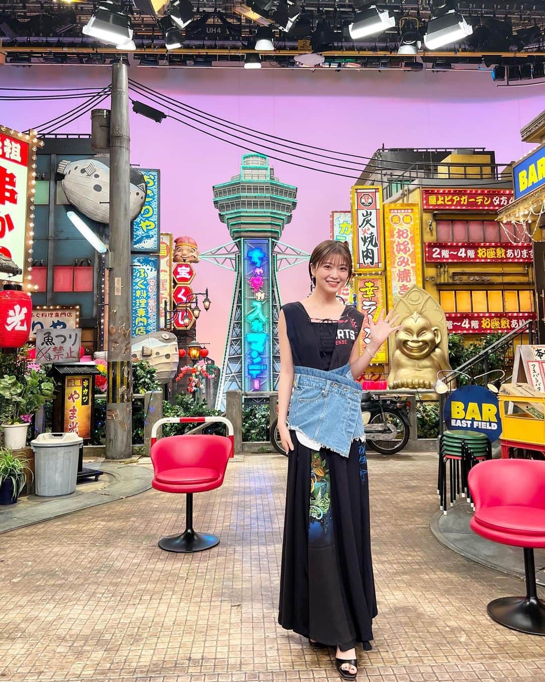 工藤美桜のインスタグラム：「ちゃちゃ入れマンデー ありがとうございました！！ このお衣装どどドストライクで好き！！！ってなりました☺️ (祖母からもお衣装かわいいねと連絡が来ました)  ワンピース  @sreu_tokyo デニムベルト  @maisonspecial_women アクセサリー  @agu_accessories @ginjewelrytokyo @liquid_acce シューズ  @dianashoespress   👗　@stylistmikuishikawa」