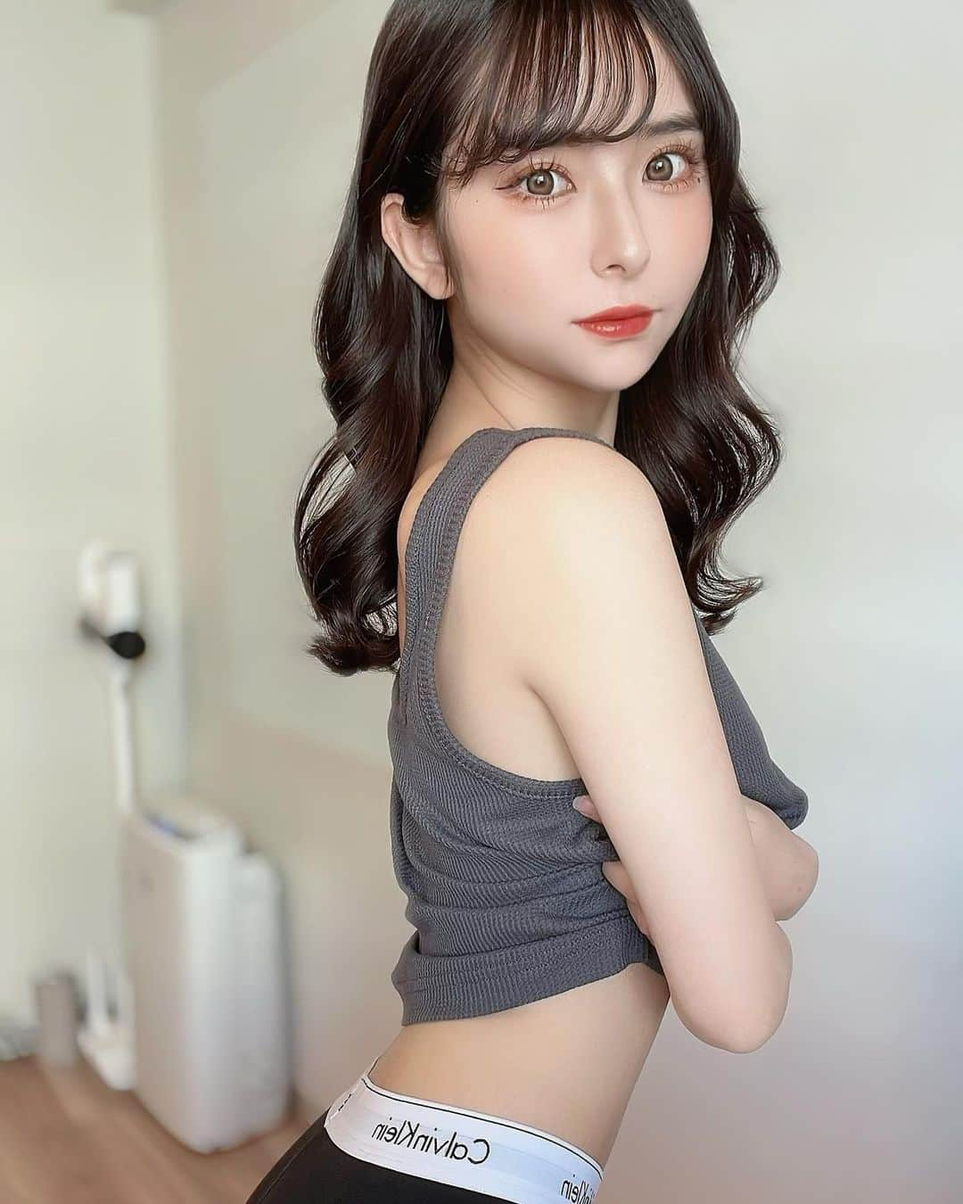 七瀬あかねさんのインスタグラム写真 - (七瀬あかねInstagram)「写したいとこまで載せられんかった...🍑 続きはTwitterで！ . . .  #アイドル #グラビアアイドル #スポブラ #グラビア #ヘアアレンジ #ヘアセット #サロンモデル #被写体 #透明感 #コスプレ #cosplay #ブリーチカラー  #スタイリング #hairstyle #サロンモデル #透明感 #hairarrange  #暗髪 #スポーツ女子 #抜け感 #筋トレ女子 #彼女感 #いいね返し #ロングヘア #巻き方 #水着 #撮影会 #インスタグラビア #筋トレ #キャミソール  #撮影　#カルバンクライン」5月24日 21時47分 - nanase_akane