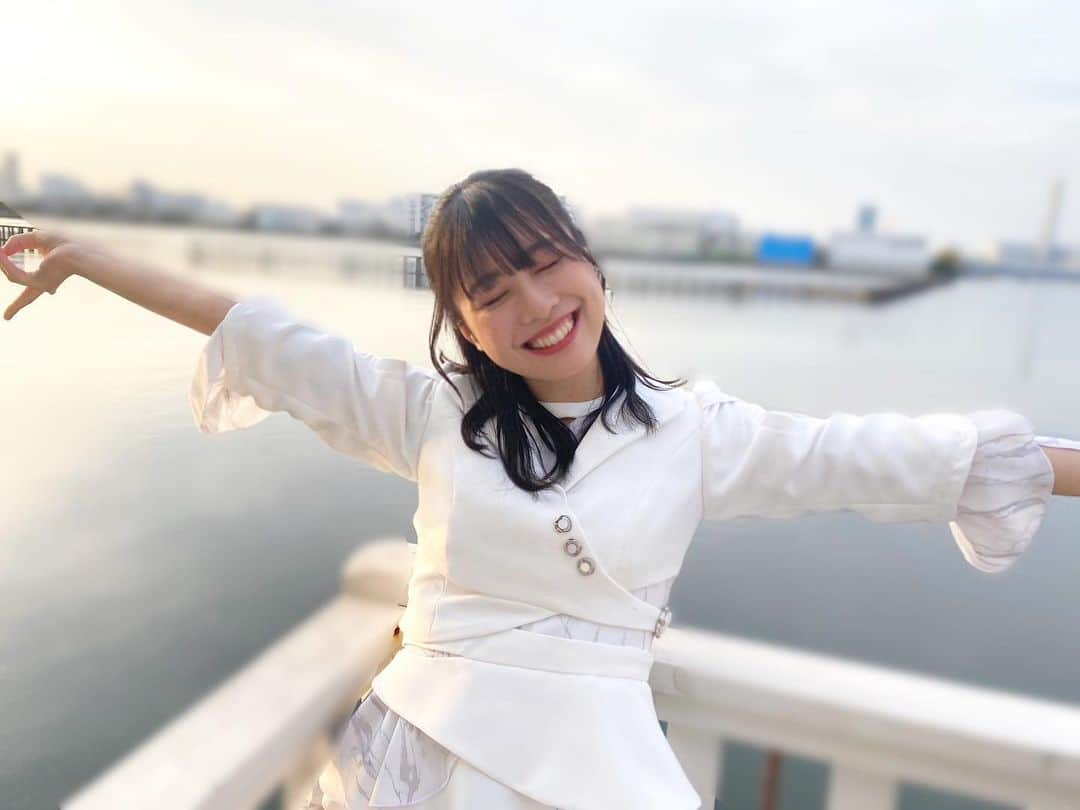 茜空のインスタグラム：「・wonder little love  MVが公開になりました。ぜひ見てね〜 この写真はピースearly morningです  #ukka #ワンダリルラ　#アイドル #茜空」