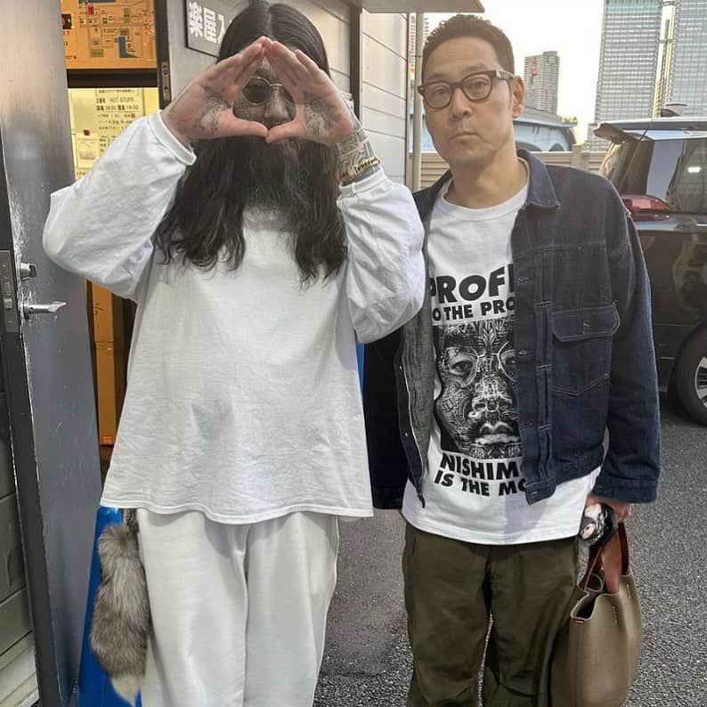 のインスタグラム：「街録chのLiveに出演しました！ 久しぶりに西本さんに会いました。 というかサプライズゲストがチャンス大城君。TKO君。アンジャッシュ渡部君。なんじゃこのLive。Live終わりに外でたらたくさんの消防車。 なんじゃ街録chって！」