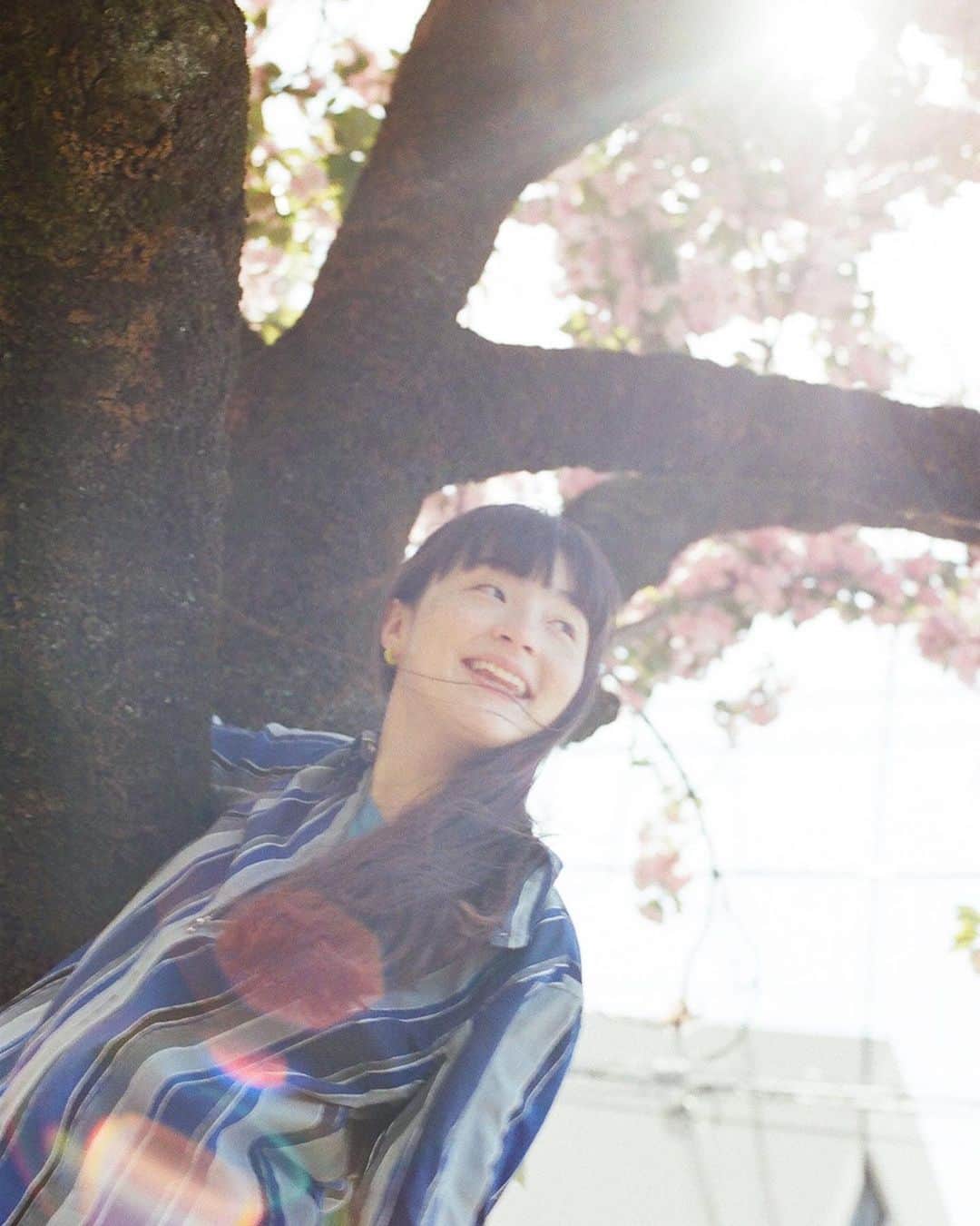 石田真澄のインスタグラム：「【agnes b.】 my agnes b. story  Serena Motola  styling_Takanohvskaya hair&make-up_Eriko Yamaguchi」