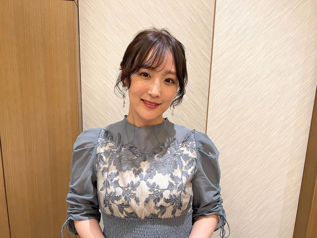 鎌田菜月さんのインスタグラム写真 - (鎌田菜月Instagram)「˖ ࣪⊹  式に合わせて少し華やかなヘアメイクとお衣装にしてもらいました💎  アイドルメイクとはまた違う自分になれて、とても緊張した場でたくさん勇気づけてもらいました🥺 いつもお世話になっているスタイリストさん、ヘアメイクさんに感謝感謝です…！！！  最後は式典後のパーティーも終わり、楽しかった！ないつもの私です👍  @um.byzest   #棋王戦 #就位式  #iphonecamera #nofilter」5月24日 21時52分 - nacky_k829