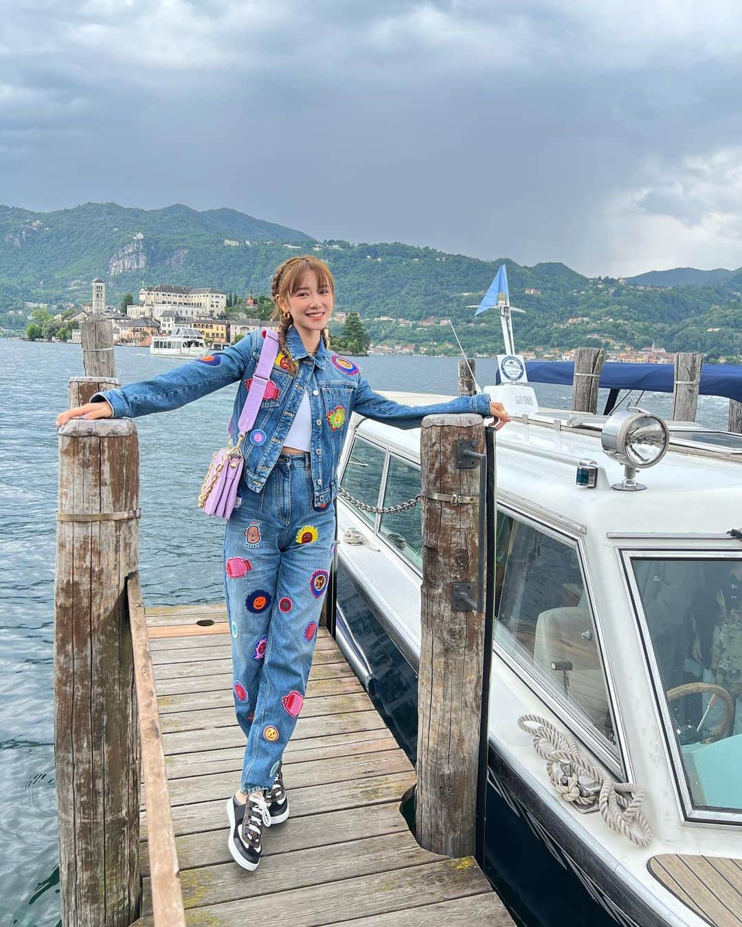 Elva Niさんのインスタグラム写真 - (Elva NiInstagram)「Had a short visit to Orta Lake at San Giulio Island 🕍 Now everybody is getting ready for tonight’s #lvcruise24 show!  @nicolasghesquiere will present his Louis Vuitton Cruise 2024 Show live from Isola Bella on Lake Maggiore in Italy on Wednesday, May 24th at 8:45 pm CEST.​ @louisvuitton  #isolabella」5月24日 21時54分 - misselvani