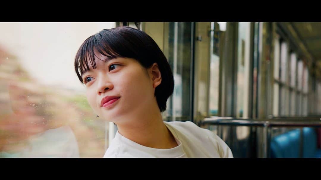 平井珠生のインスタグラム：「出演しました、 グソクムズさんの「ハルケシ」MVが公開されました〜！  曲も映像もロケーションも本当に素敵です。 mv中に出てくるお店は、雑貨と音楽 amistさん！撮影の合間に出していただいたコーヒーとホットドッグがおいしすぎました…🌭🥲  みなさま、ぜひたくさんみて聴いてください！  —————————————— 撮影・監督・編集: 松田拓真 撮影: 岳直輝 出演: 平井珠生、グソクムズ 撮影協力:DN2 Inc.、aniani  ロケーション協力: 雑貨と音楽 𝖺𝗆𝗂𝗌𝗍（埼玉県川越市霞ヶ関北4-22-14） Instagram: https://www.instagram.com/amist_zakka/ Twitter: https://twitter.com/amist_zakka  Special Thanks: Hub.craft inc.」