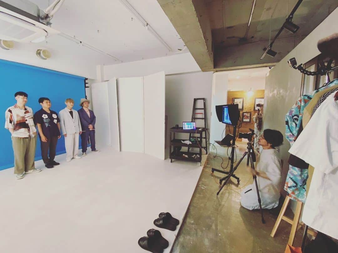 佐々木良さんのインスタグラム写真 - (佐々木良Instagram)「キンモクセイが4人になって気持ち新たに記念写真撮りました📷 今後の活動についてはまた随時お知らせしていきます。  今回のキャメラマンはイトシュンの弟のゆう。 @itomoimoi  友達の弟はいつまで経っても幼い印象が拭えないのだがいつの間にか四十を過ぎた精悍なおっさんになっていて頼もしかった。 ベーシスト（元？）なので10年くらい前はわたしのソロバンドで弾いてもらったりした事もあるだよ。」5月24日 22時06分 - ryosasaki