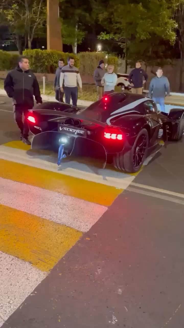 CarsWithoutLimitsのインスタグラム：「Aston Martin #Valkyrie spotted in Mexico by @josh.spotter  #carswithoutlimits #carporn #carreeld」