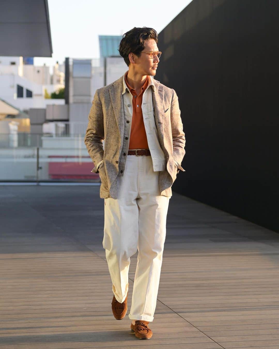 Shuhei Nishiguchiのインスタグラム：「"At Dusk"◀︎◀︎◀︎8pics 初夏のレイヤードスタイル。 テーラードジャケットにウエスターナー。 初夏を感じるカラーリングで。  【ITEM】 Jacket： @belvest  Trucker Jacket： @leejeans 60's Polo： @hermes  Trousers： oshkosh 70-80's Belt： @lloydfootwear_japan  Shoes： @ferrante1875  Eyewear： @oliverpeoples  Watch： @cartier 80's  #beamsf #effortlesschic #mensstreetstyle #classicmenswear #vintagefashion #vintagewatch #mensweardaily #spezzatura #outfitmen」