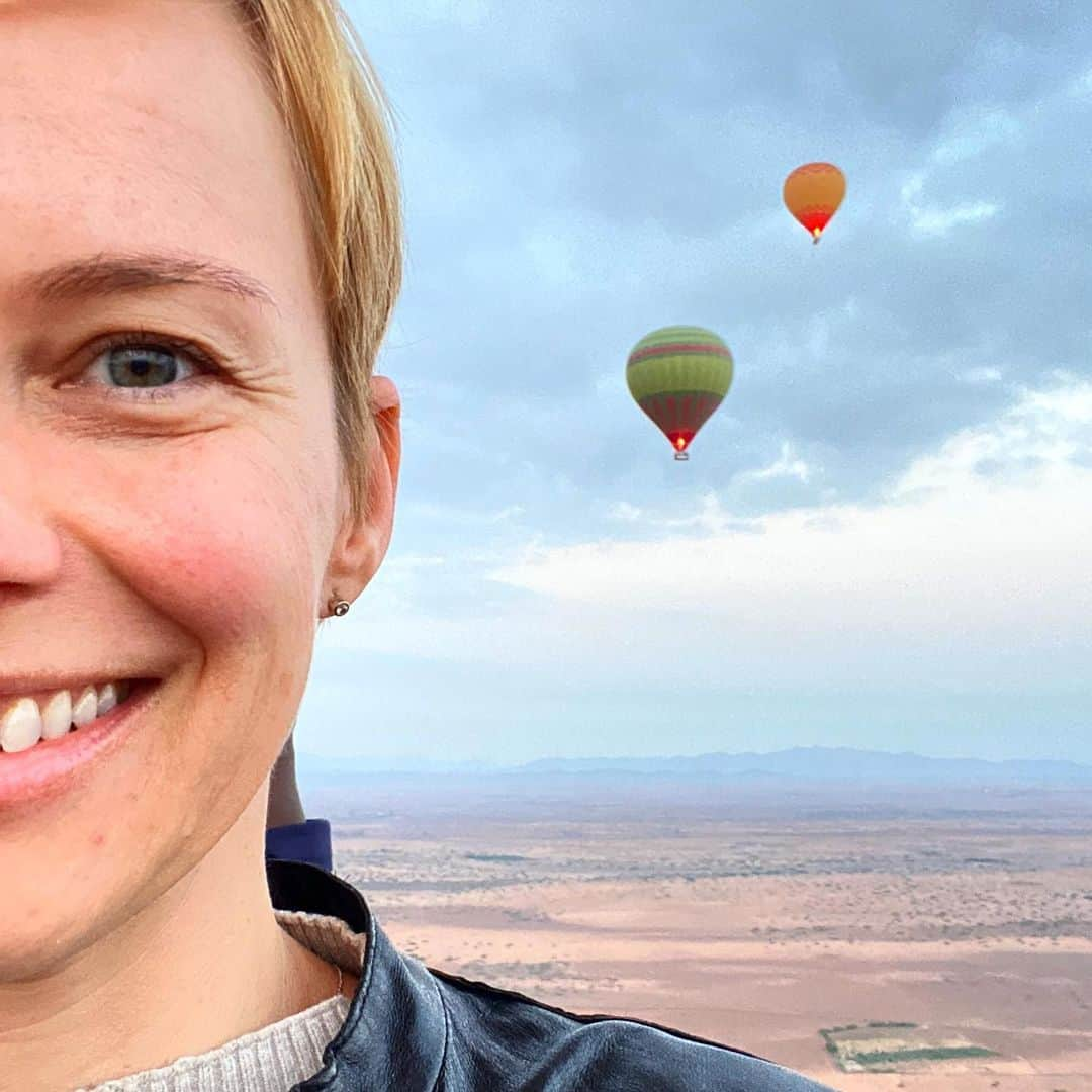 アンドレア・オズヴァルトのインスタグラム：「Above the Clouds 🥰 #airballoon #morocco #marrakech #hotairballoon #holiday」