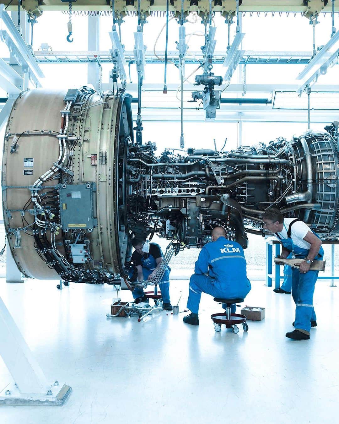 KLMオランダ航空さんのインスタグラム写真 - (KLMオランダ航空Instagram)「In honour of Aviation Maintenance Technician Day, let's share some of the lovely professionals at KLM Engineering & Maintenance who enable us to fly safely! 🔧✈️ #klm #engineeringandmaintenance #royaldutchairlines #aviation #technician」5月24日 23時00分 - klm