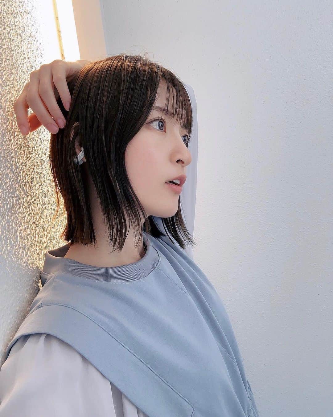 小松未可子さんのインスタグラム写真 - (小松未可子Instagram)「ひぃー！ 久方ぶりの投稿！ 元気です元気です！！  なんか天気めちゃくちゃ良かったから とりあえず写真撮っといた！( ᐛ👐)  毎日が一瞬過ぎて…！ 仕事と生活のリズムがやっと馴染んできたところです。  とはいえなんだか、今までの時の流れと違う場所にいる感じもあります…不思議。  世間の流れどんな感じ〜〜？？  6月は、ヘルクの先行上映会 7月は、じゅじゅフェスと朗読劇 8月は長瀞さんのイベント  と、夏は皆さんにお会い出来る機会がいくつかありますので ぜひぜひ遊びにきてくださいましね！  そうそう、さしぇなのラジオの方で、 そらまるちゃんくらい髪切りたい！ なんてお話しましたが、 結局ひよってさほど変わりませんでした😂  来月またチャレンジしますわ！(多分…あまり変わらないけど笑)」5月24日 22時09分 - mikako_komatsu