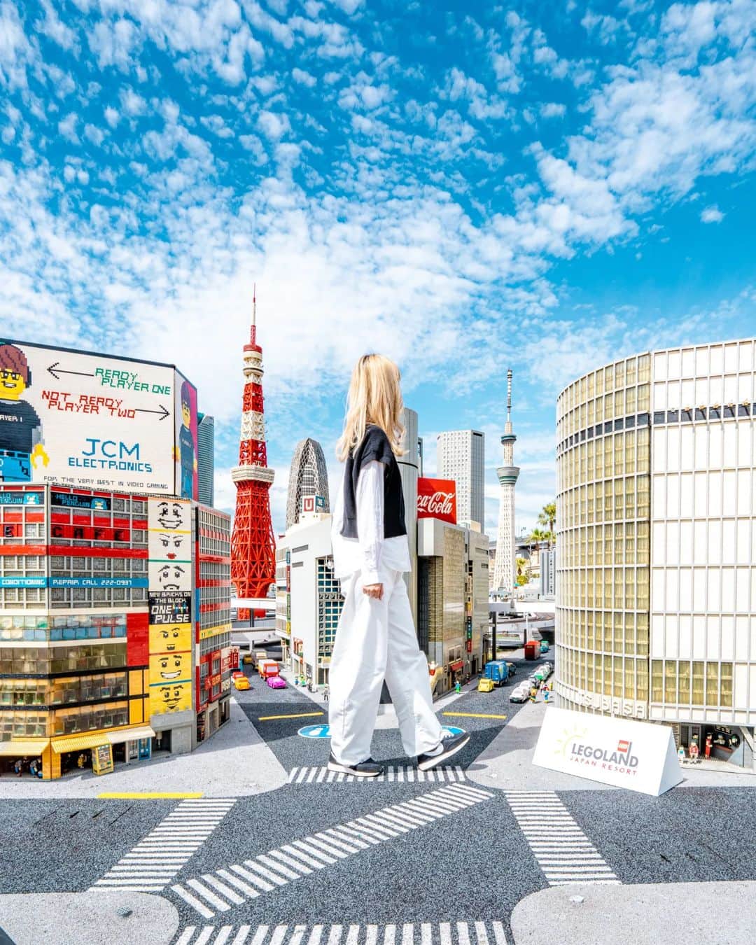 のインスタグラム：「写真で見返してると本物と見分けつかなくなってくる、レゴランド内にある「ミニランド」。楽しくてずーっとここで写真撮って遊んでた😊  @legolandjapanresort  ---  愛知県の旅 Hanako No.1220/ 2023年6月号  @hanako_magazine  連載 #HanakoTravel  掲載中です。」